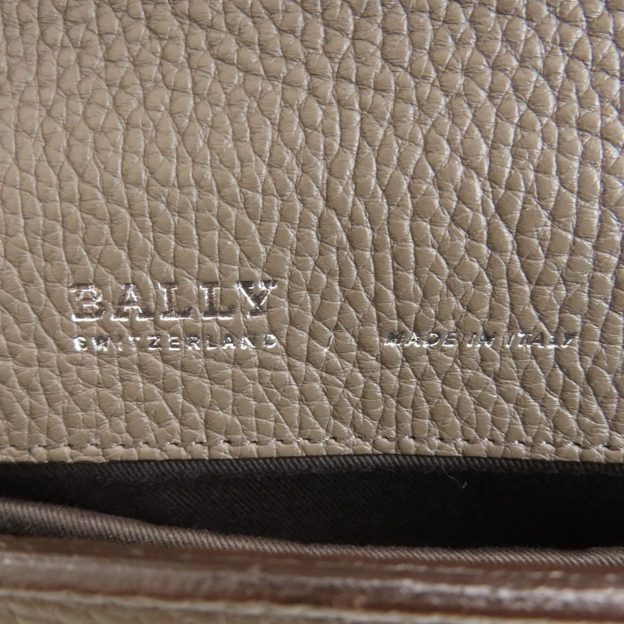 Bally  Leather Handbag (Pre-Owned)