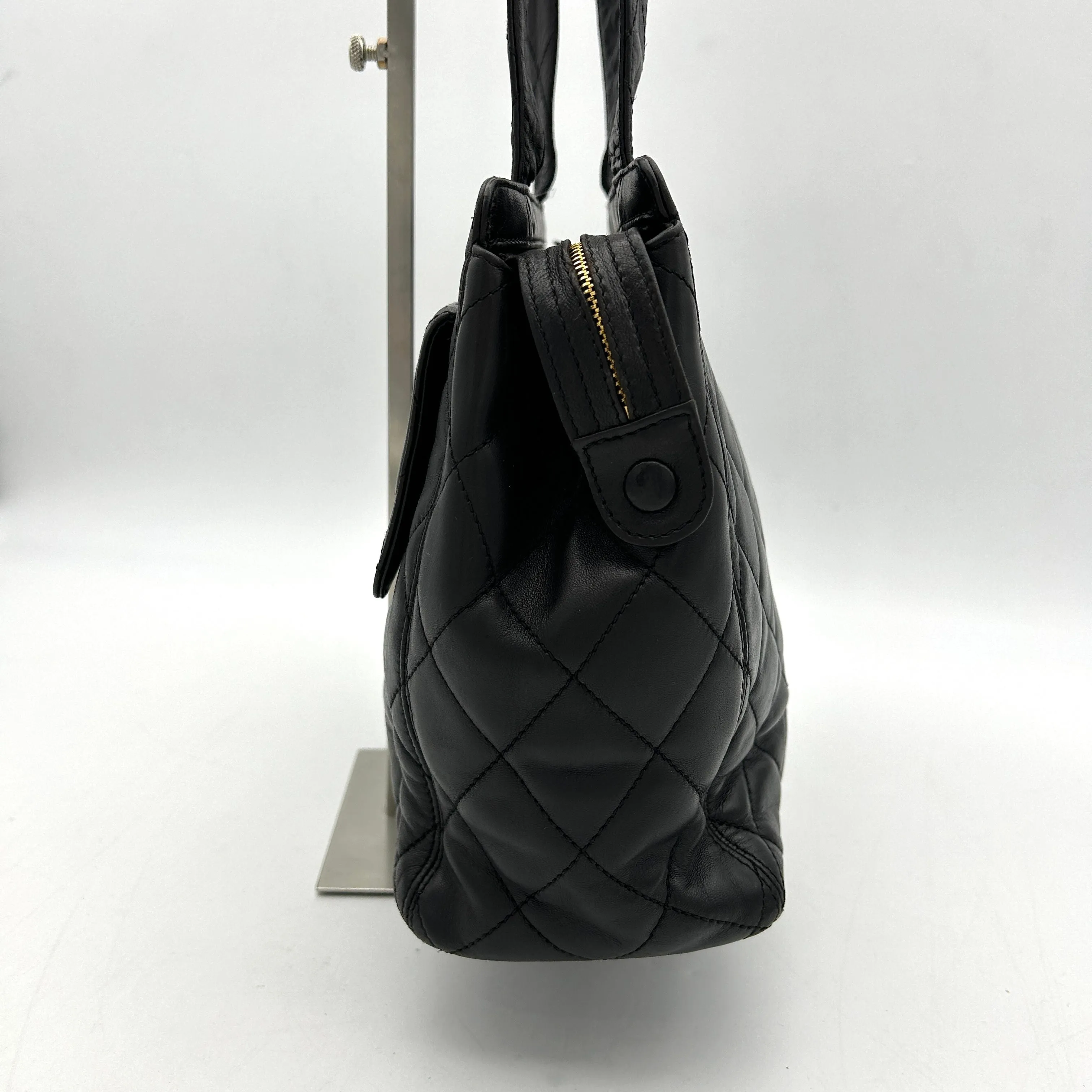 Chanel Vintage Quilted CC Pocket Tote - Black Totes, Handbags ch9993vf