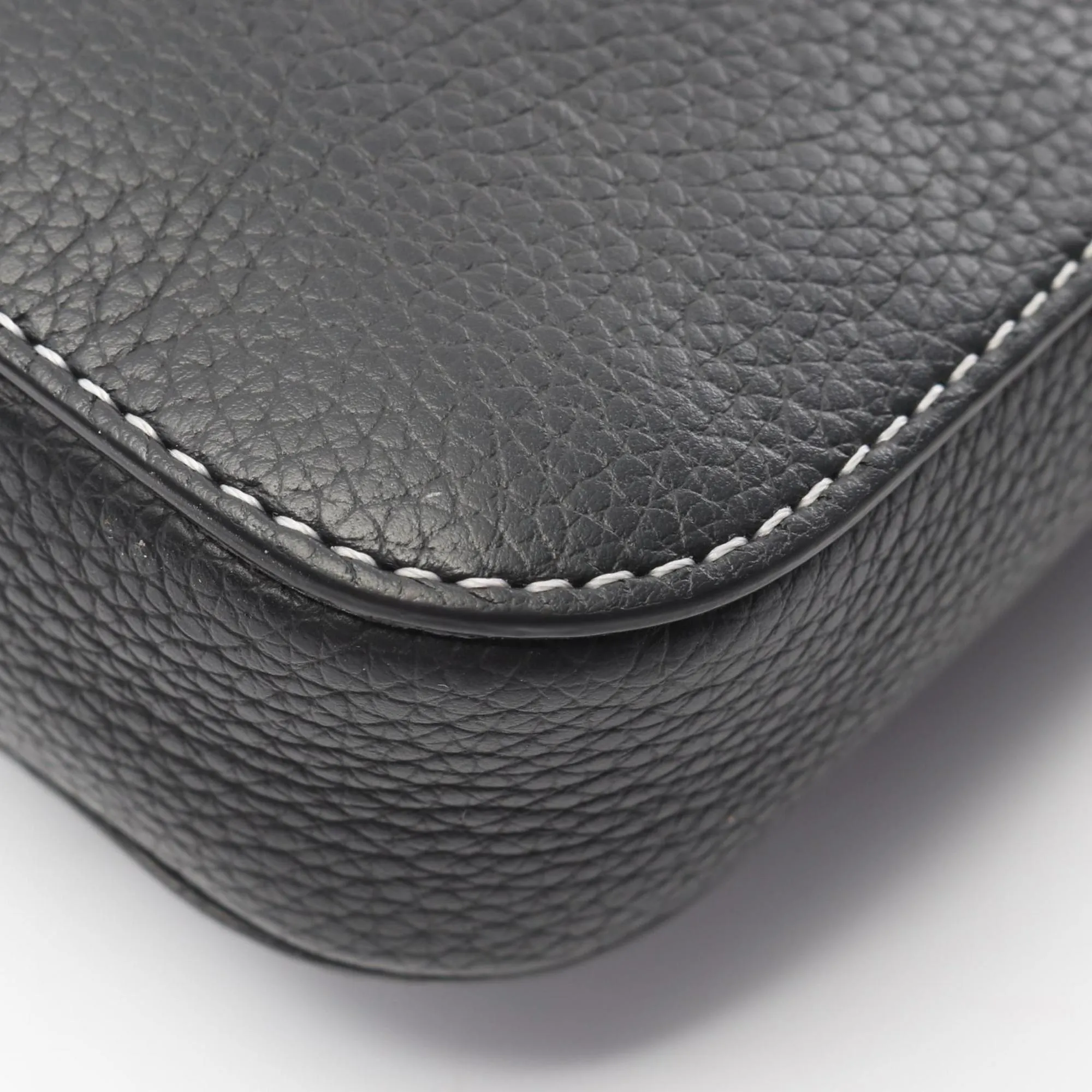 Christian Dior Leather Shoulder Bag (Pre-Owned)