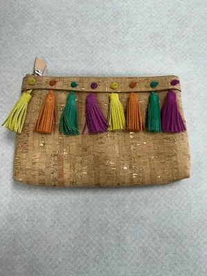 Clutch By Clothes Mentor In Tan, Size:Medium