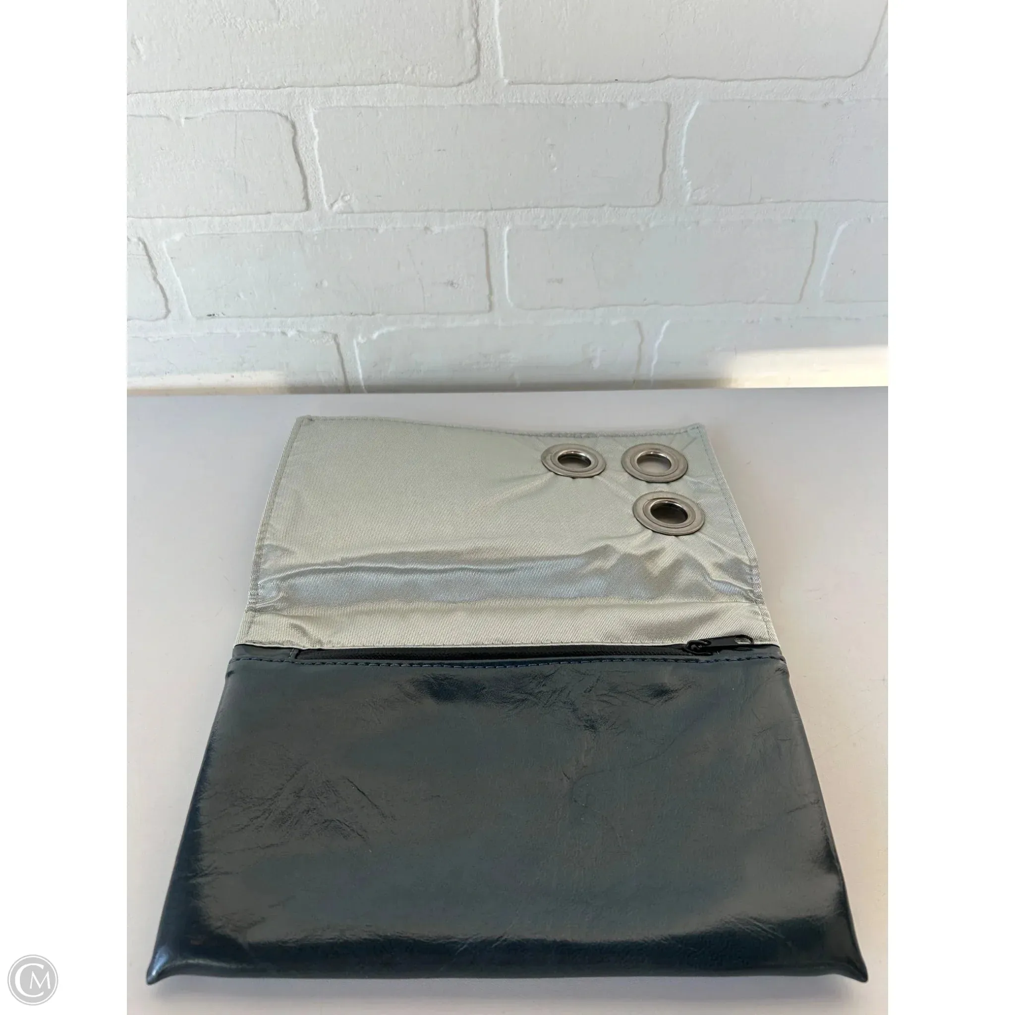 Clutch By Clothes Mentor, Size: Medium