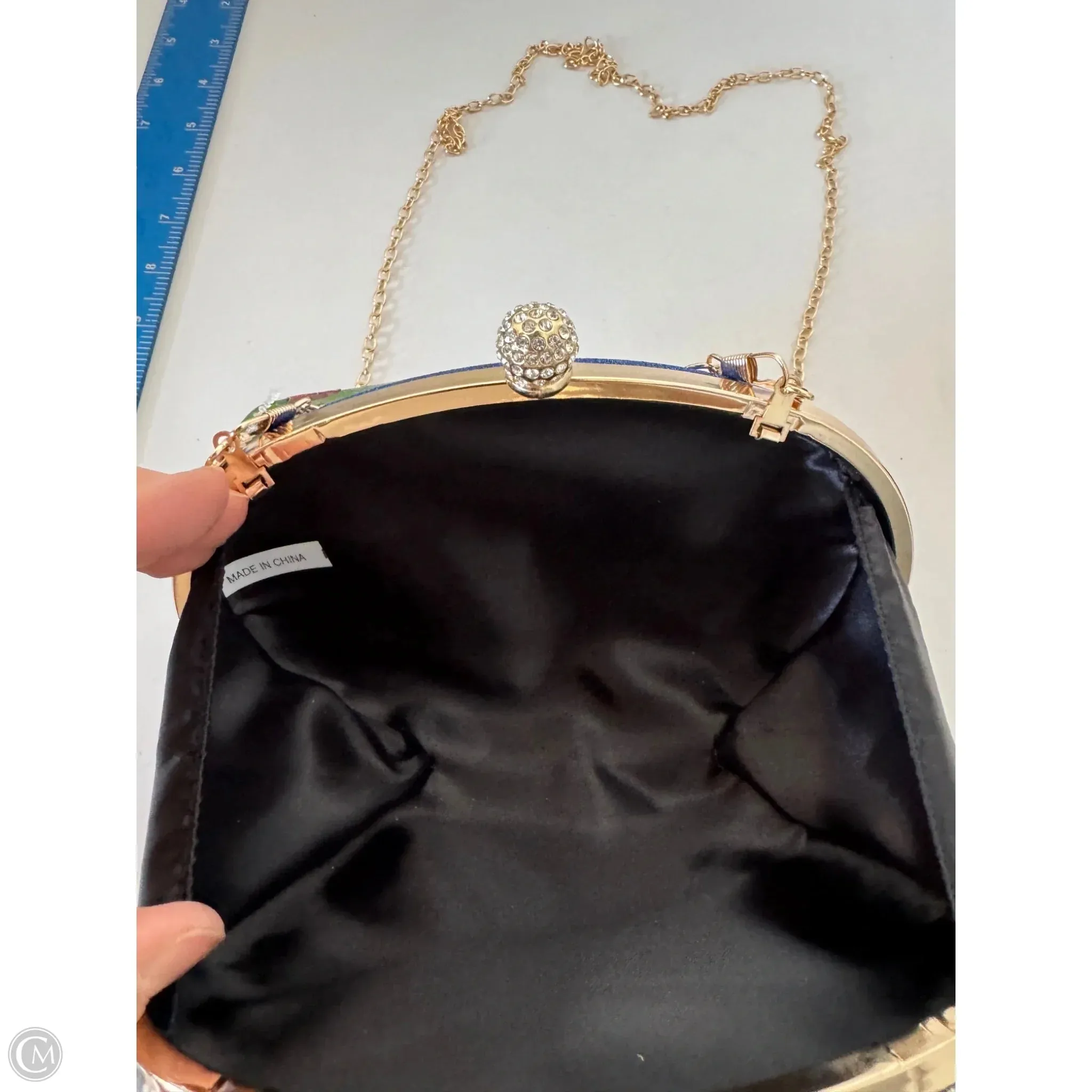 Clutch By Clothes Mentor, Size: Medium