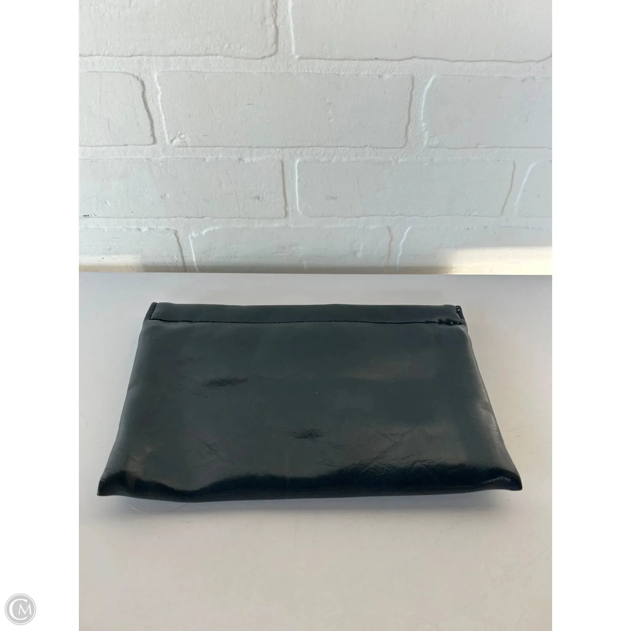 Clutch By Clothes Mentor, Size: Medium