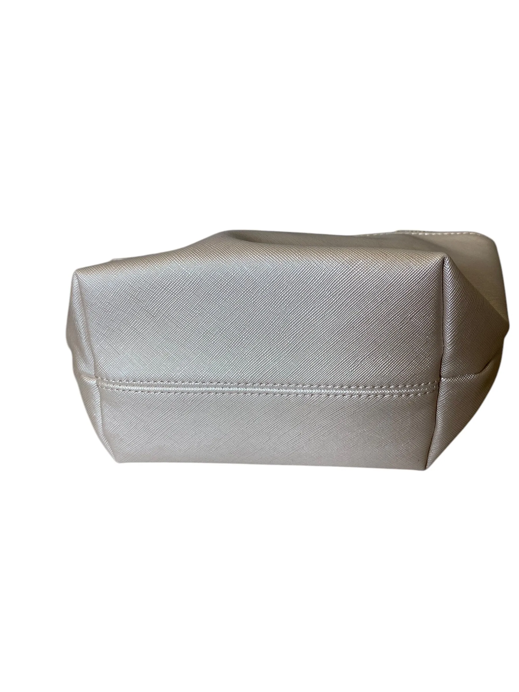 Clutch By Cmc  Size: Medium