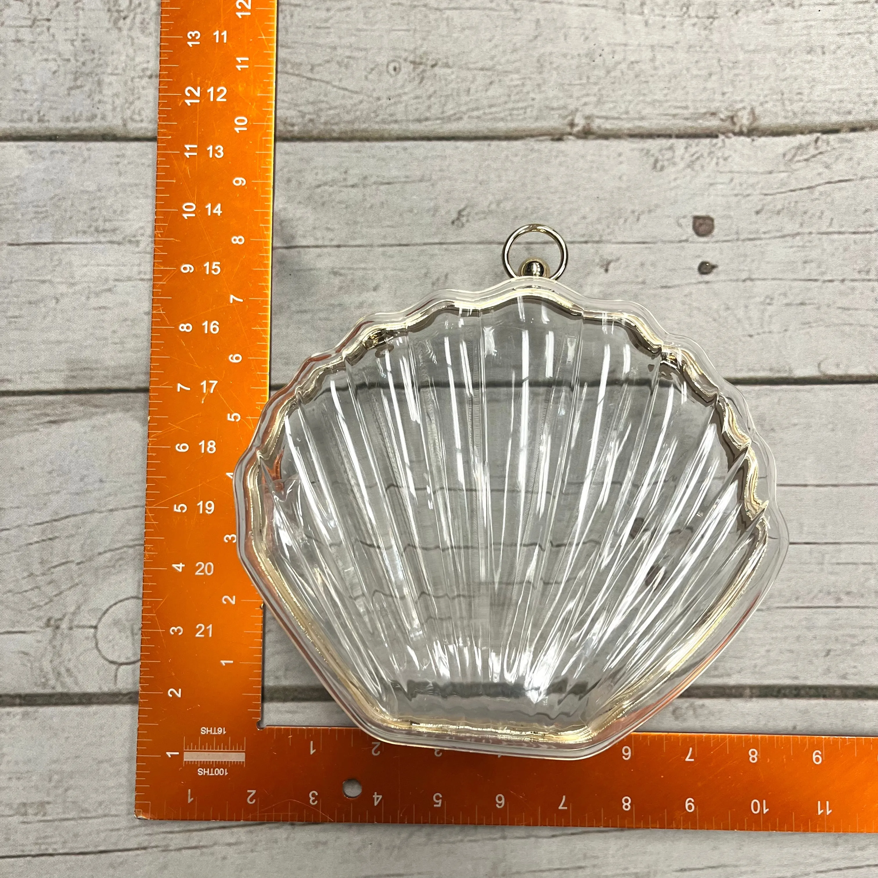 Clutch , Size: Medium
