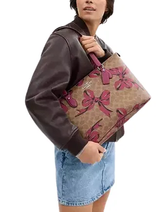 Coach Gallery Tote Bag In Signature Canvas With Bow Print