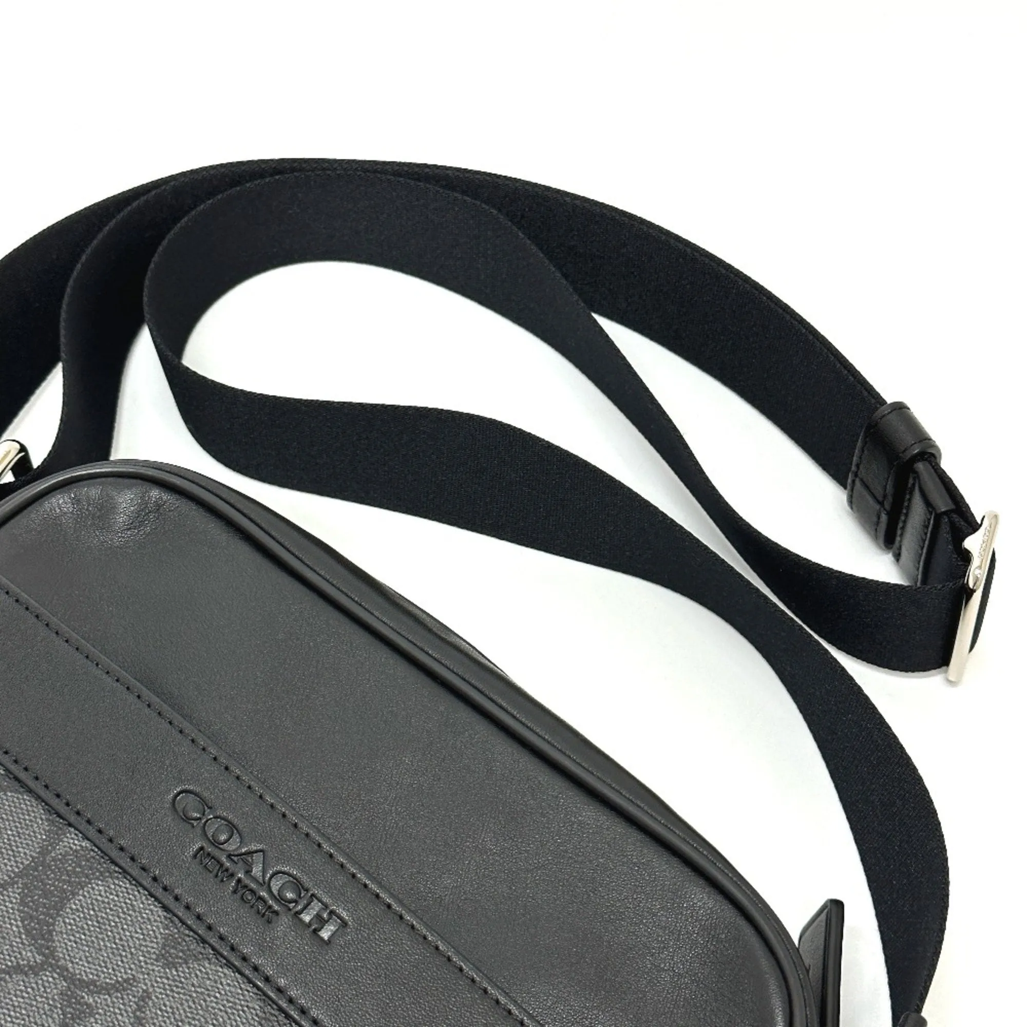 Coach  Leather Shoulder Bag (Pre-Owned)