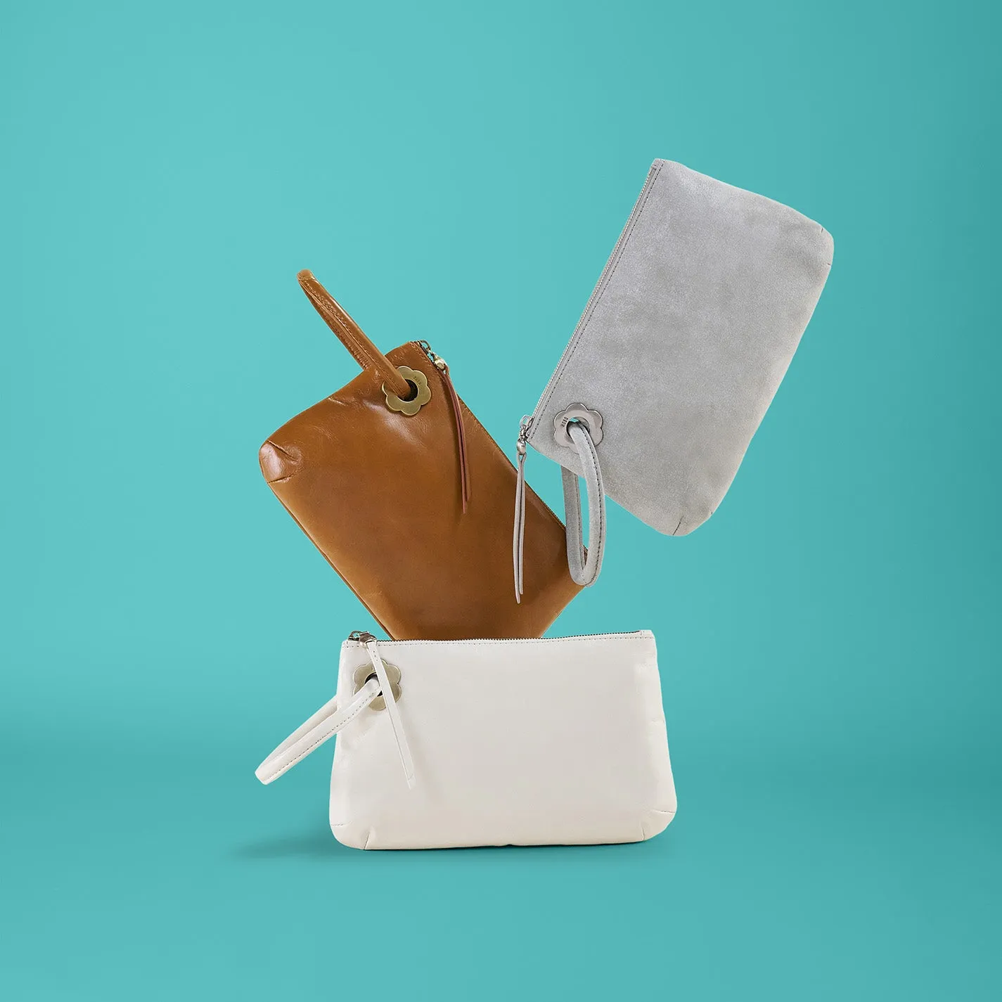 Daisy Daze Large Wristlet In Buffed Leather - Misty Harbor