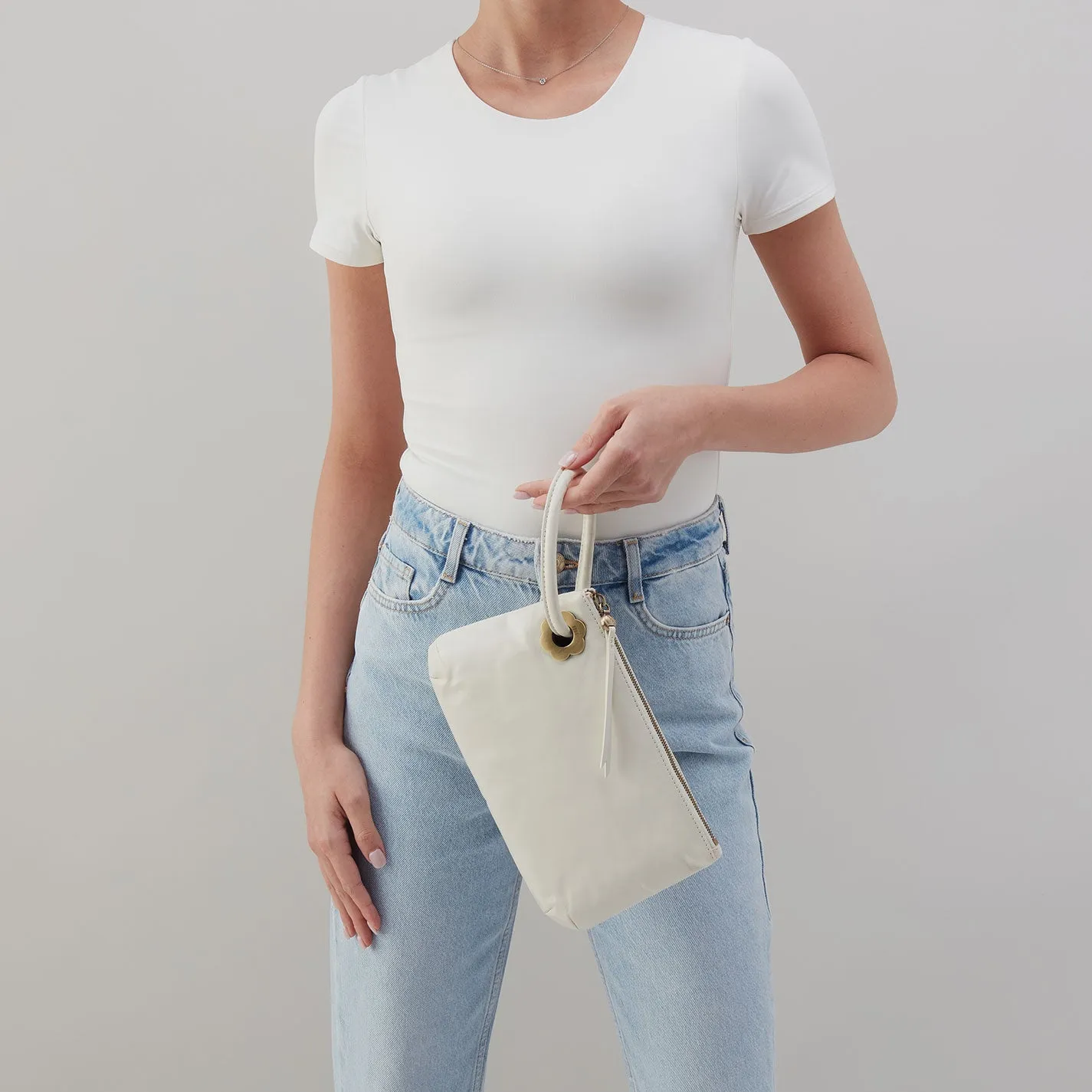 Daisy Daze Large Wristlet In Polished Leather - Lily
