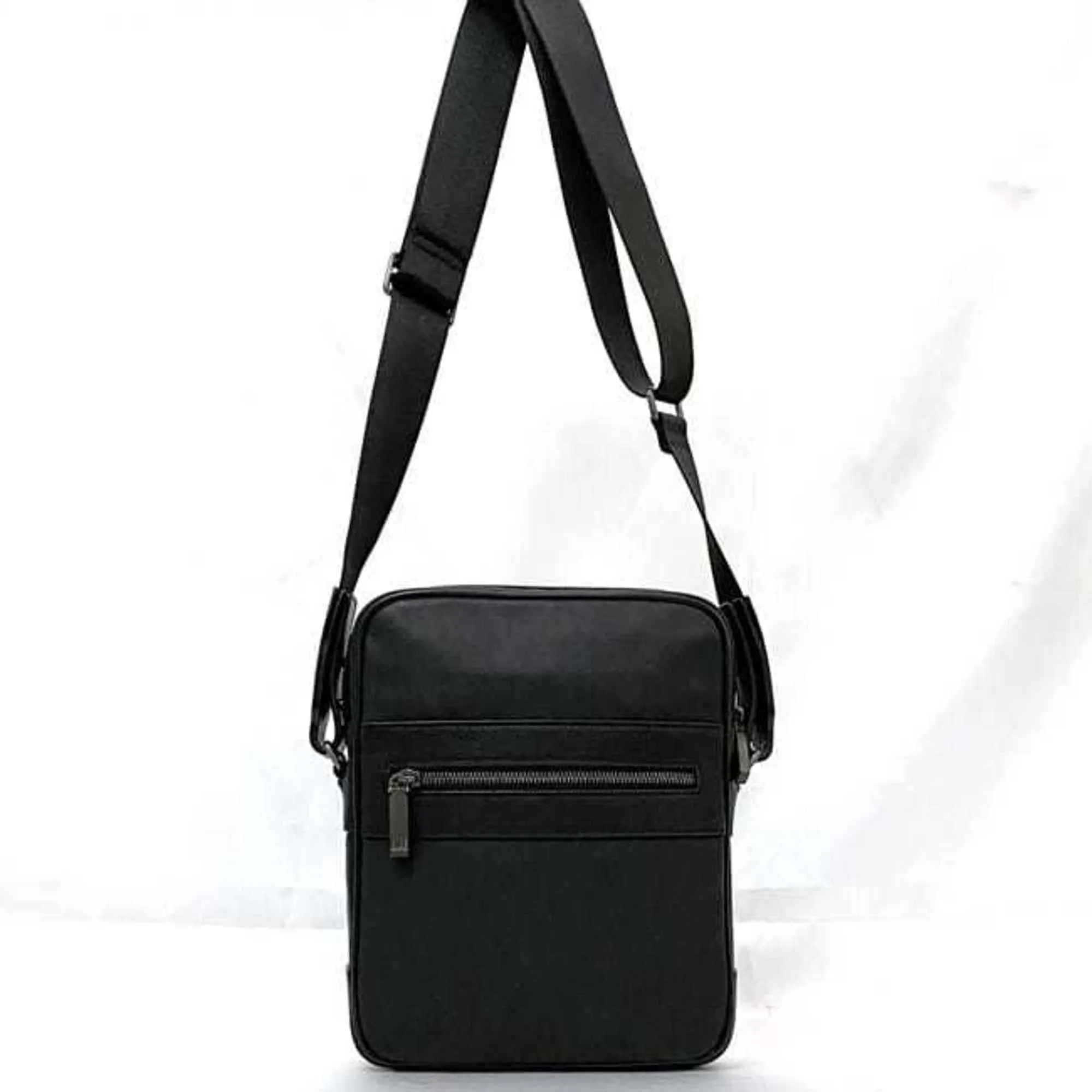 Dunhill Leather Shoulder Bag (Pre-Owned)