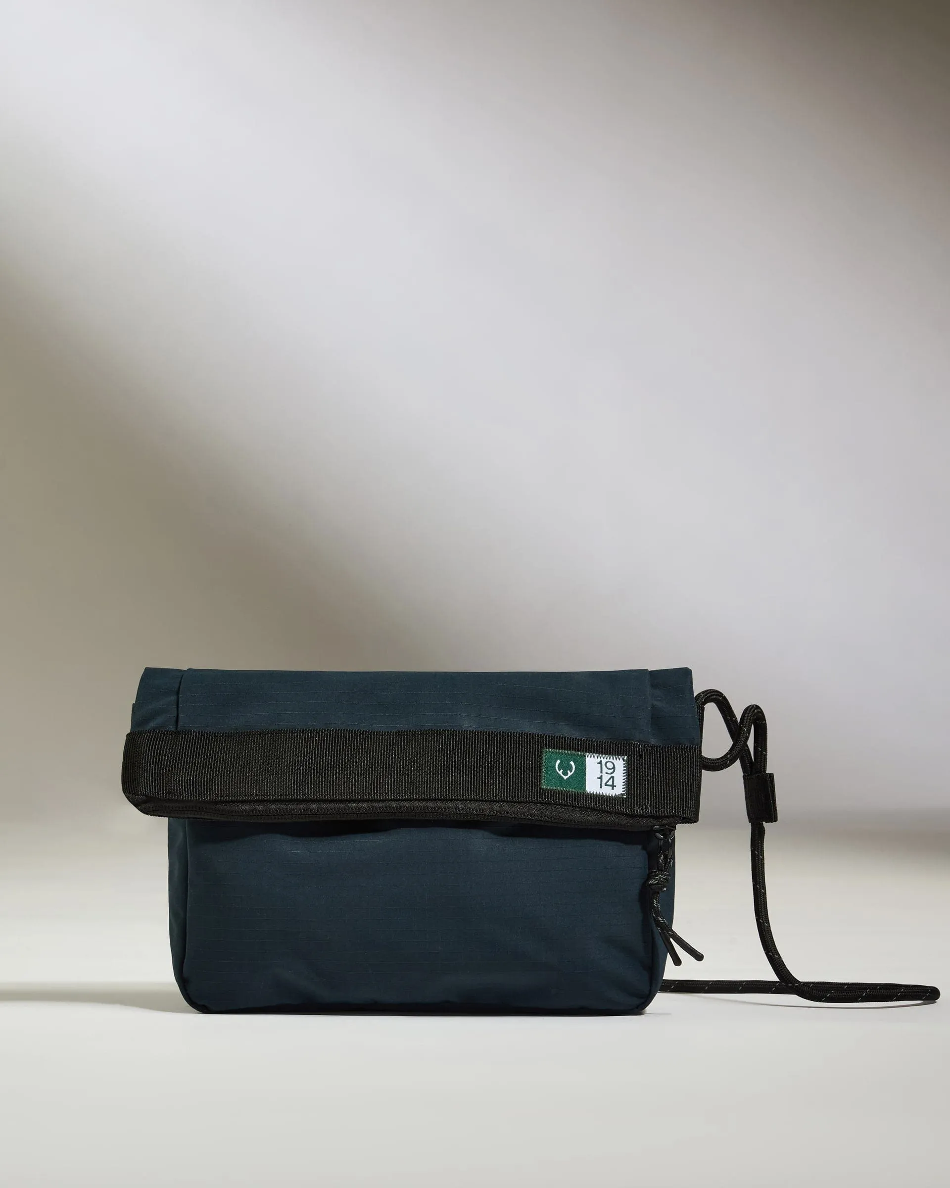 Essential Crossbody Bag in Navy