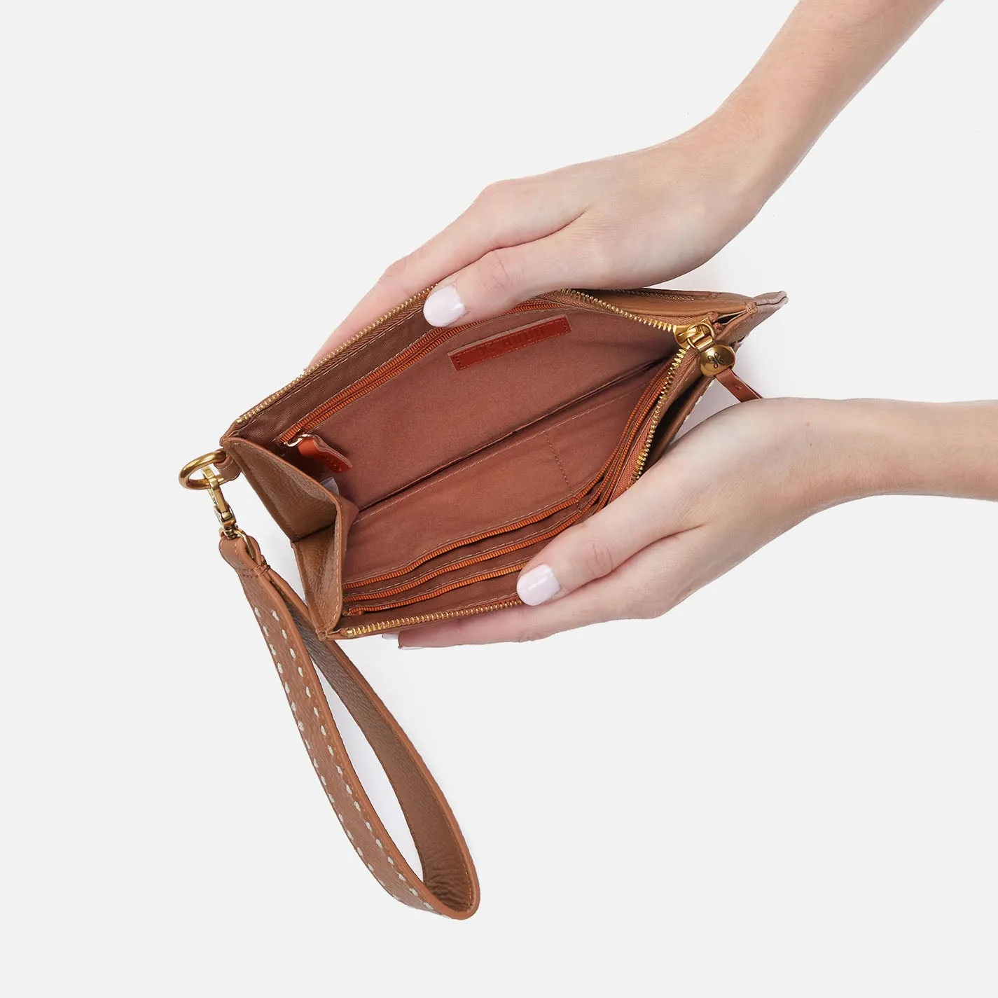 Hart Wristlet In Pebbled Leather - Warm Honey