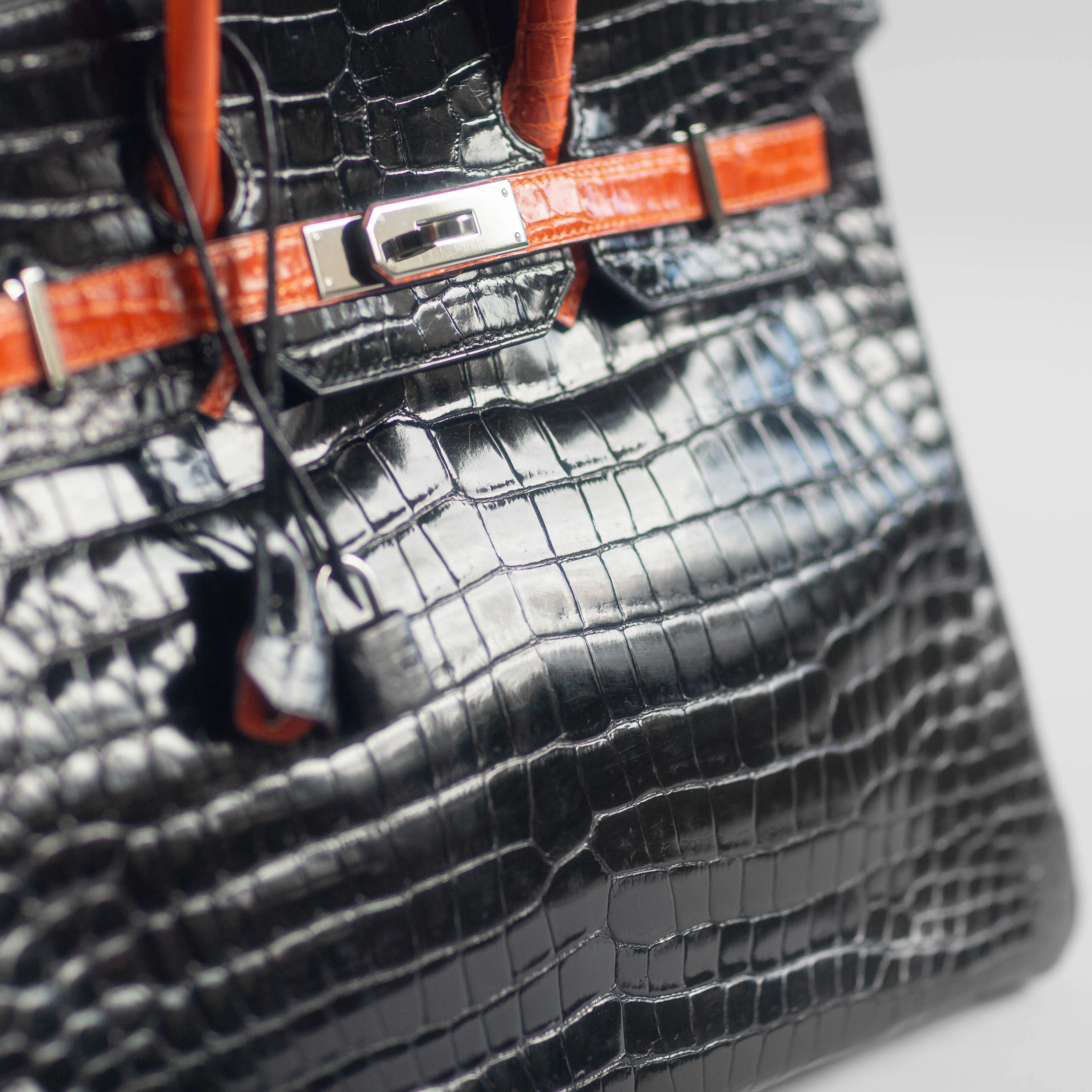 HERM??S - BIRKIN 35 LIMITED EDITION HANDBAG IN BLACK AND ORANGE SHINY POROSUS CROCODILE WITH RUTHENIUM HARDWARE