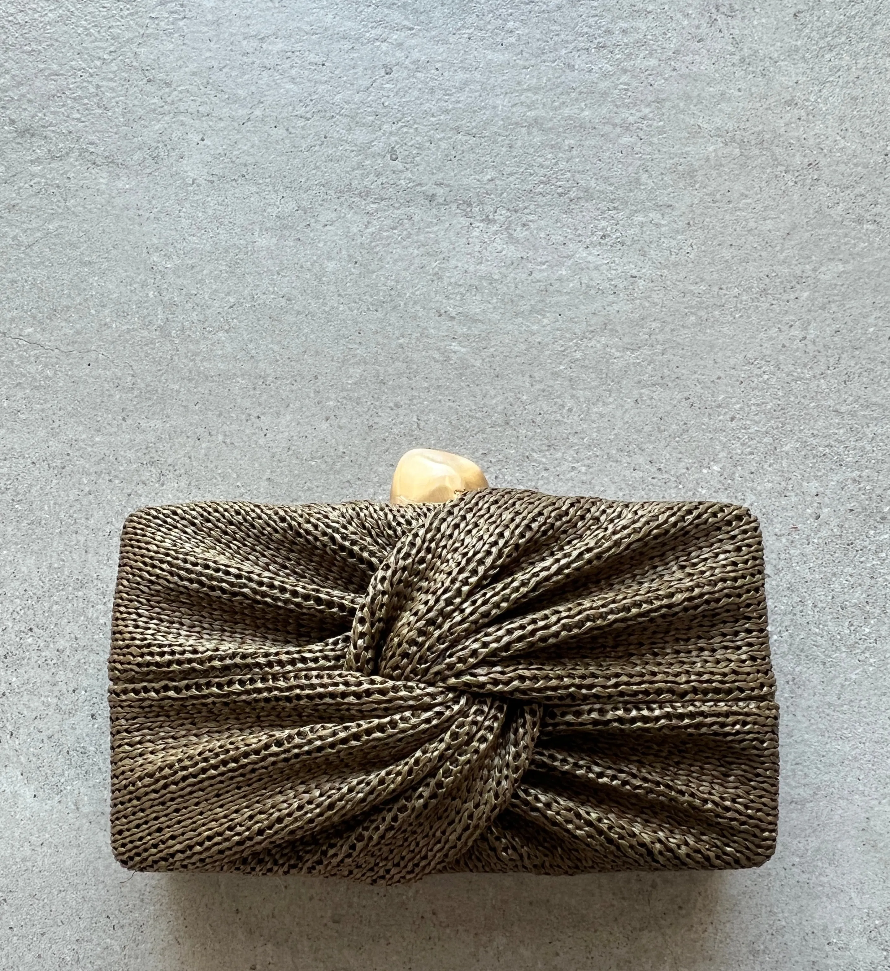 Lisse Knot Clutch, Nymph