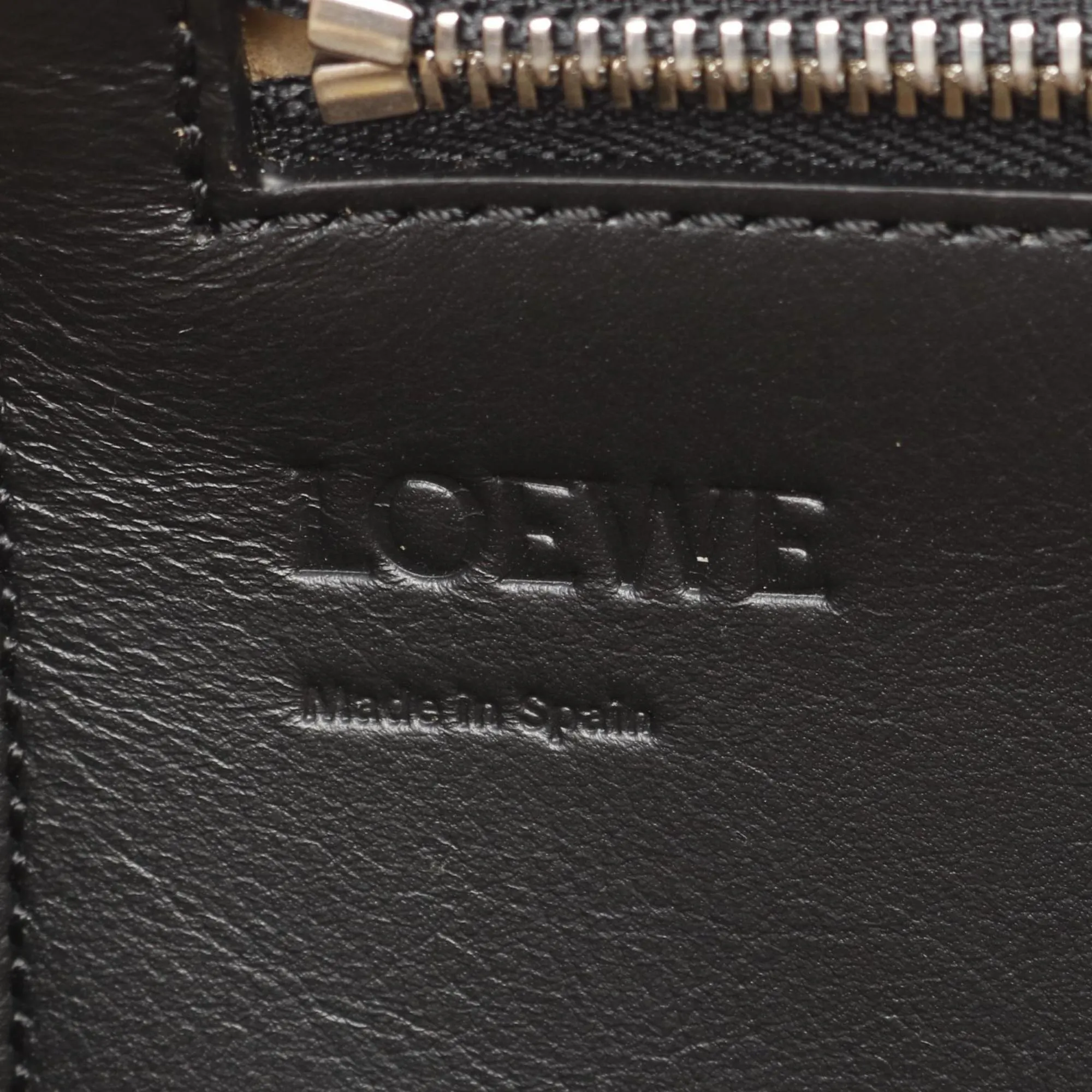 Loewe Leather Shoulder Bag (Pre-Owned)