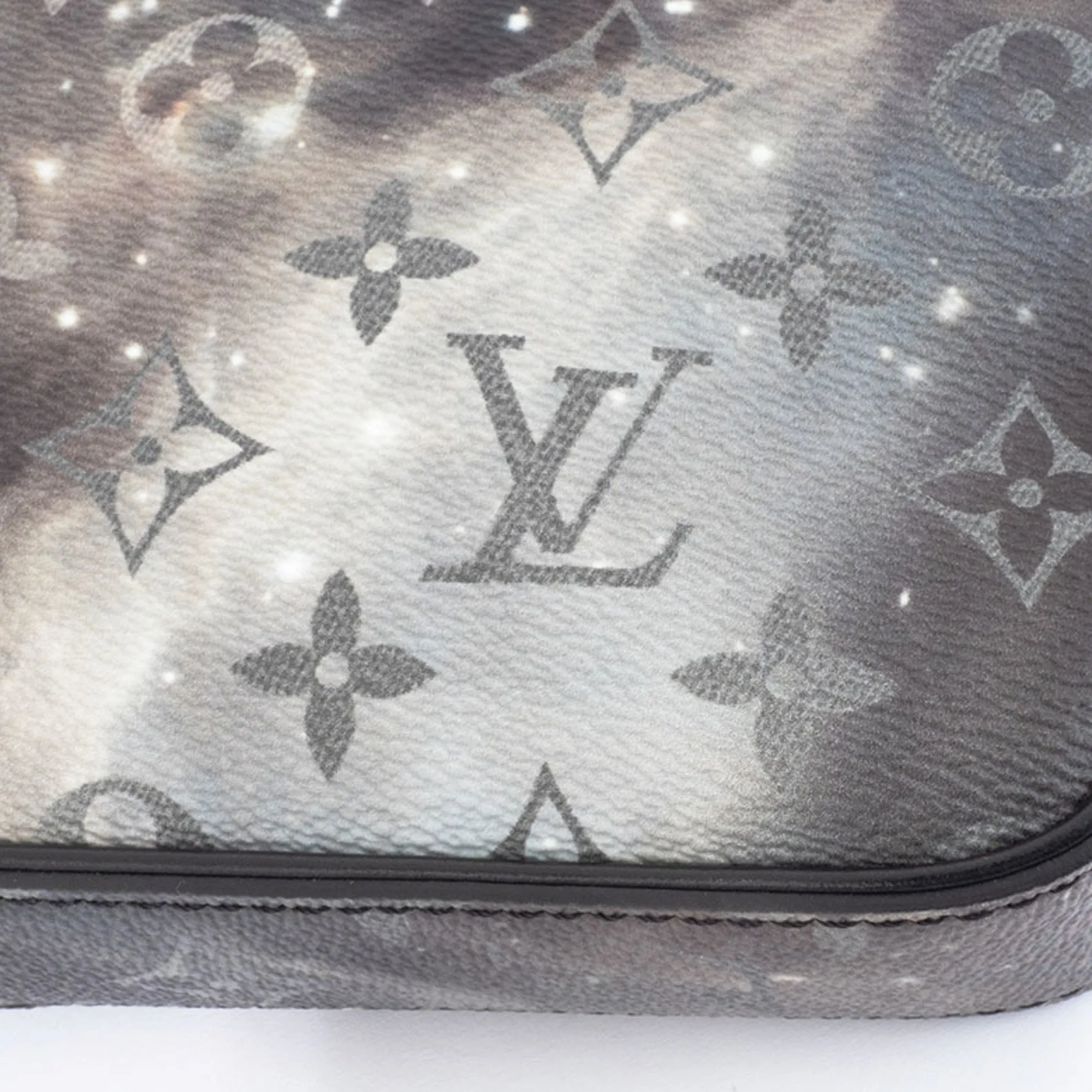Louis Vuitton Canvas Shoulder Bag (Pre-Owned)
