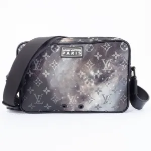 Louis Vuitton Canvas Shoulder Bag (Pre-Owned)