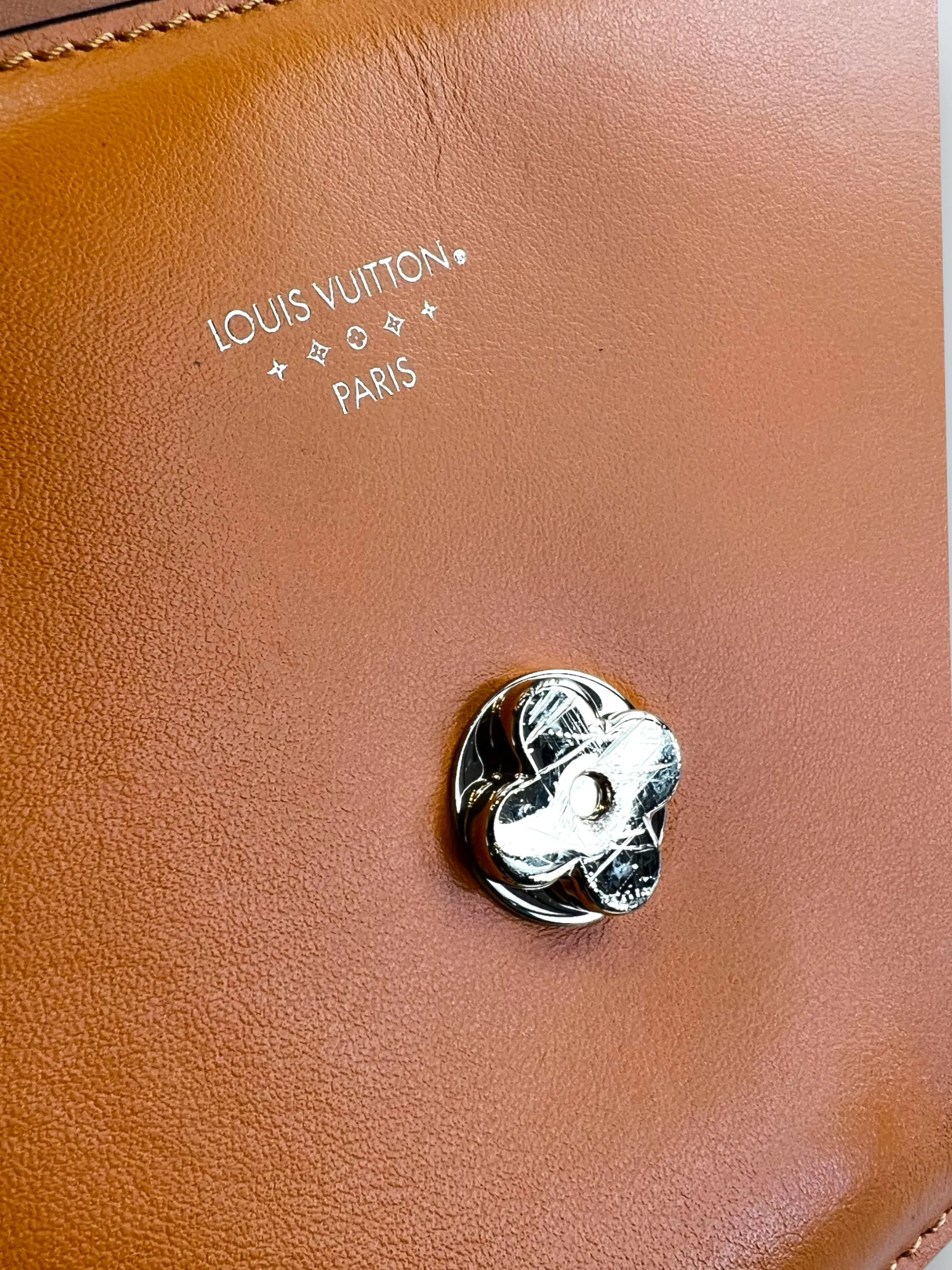 Louis Vuitton Light Tan Leather Sac A Main Point 9 Crossbody