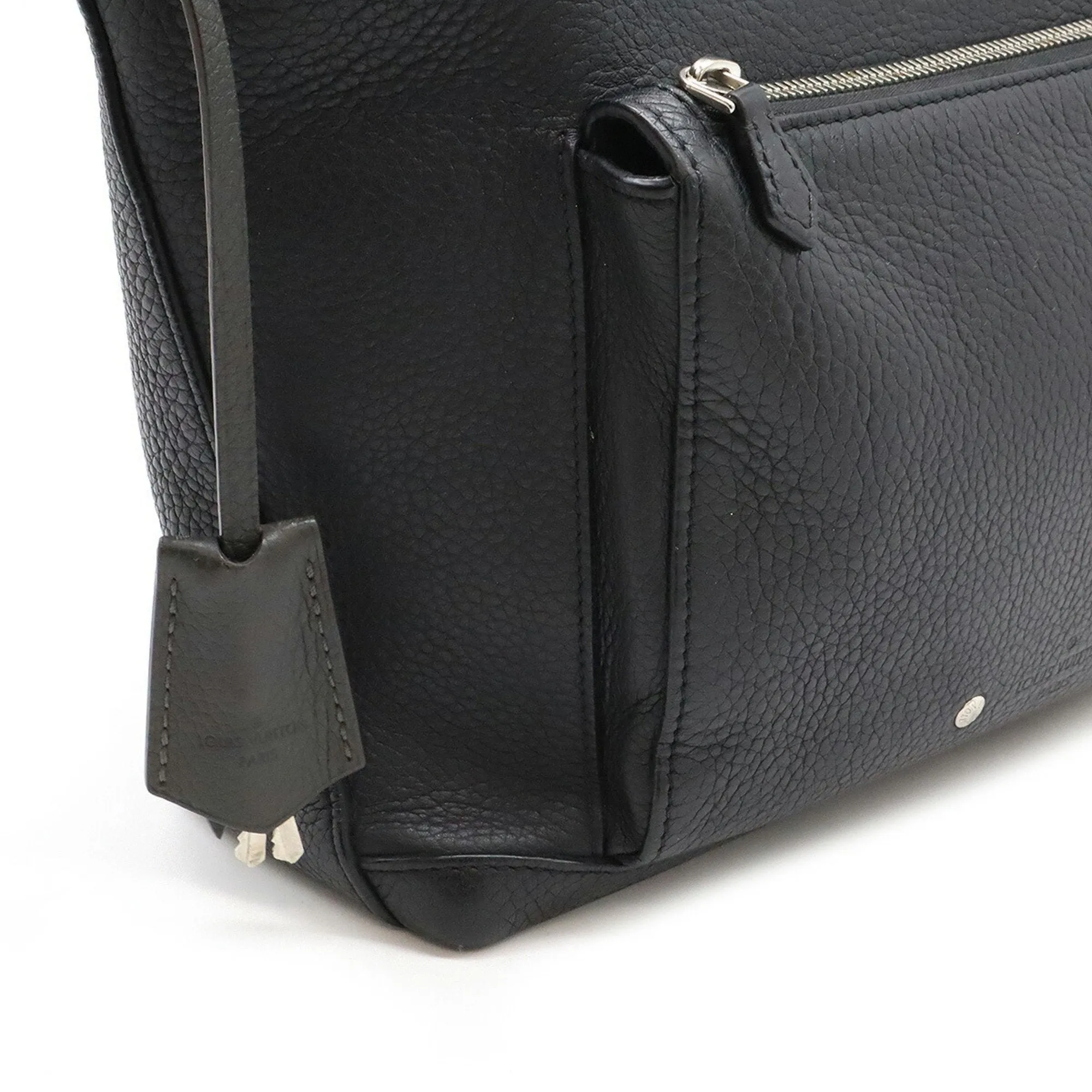 Louis Vuitton Noir Leather Shoulder Bag (Pre-Owned)