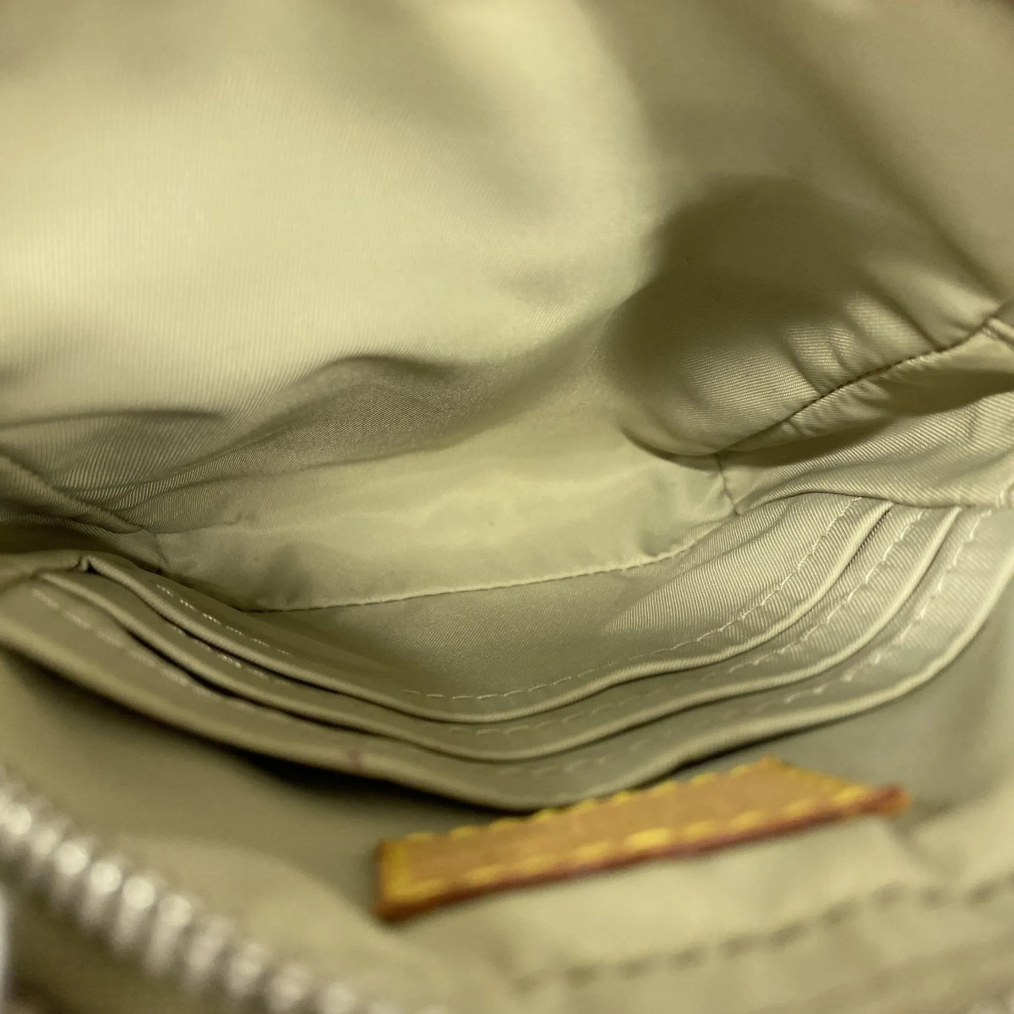 Louis Vuitton Shoulder Bag (Pre-Owned)
