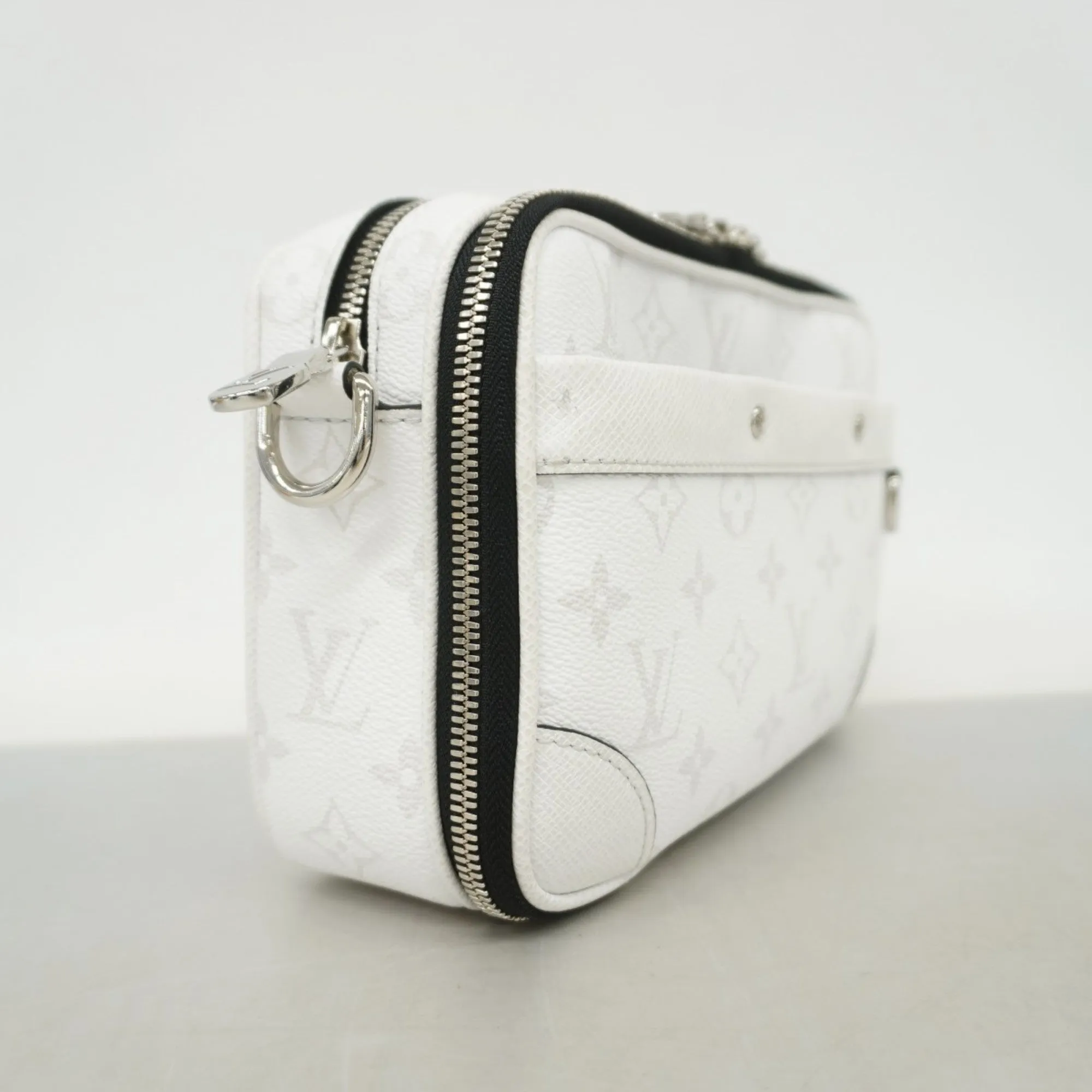 Louis Vuitton Shoulder Bag (Pre-Owned)