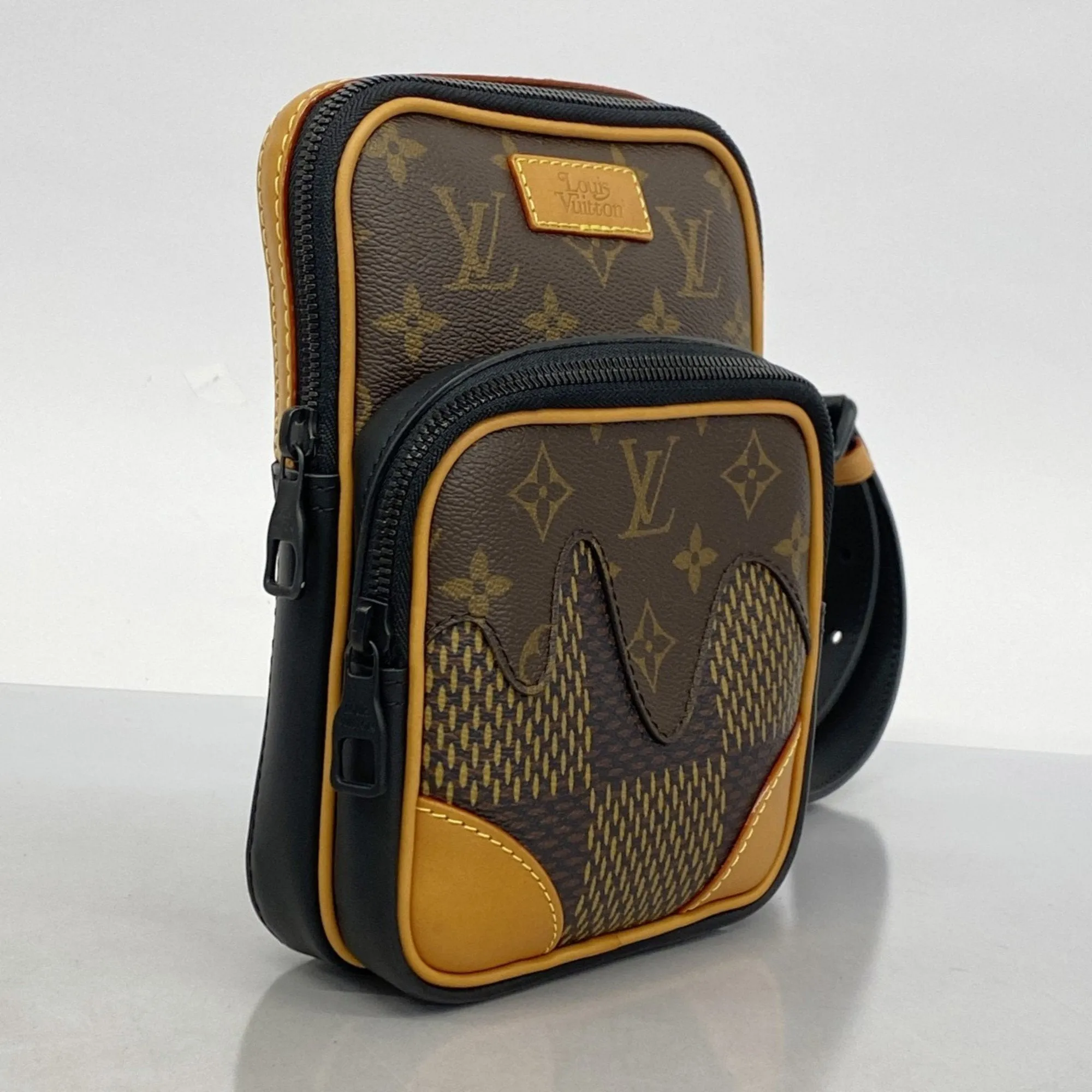 Louis Vuitton Shoulder Bag (Pre-Owned)