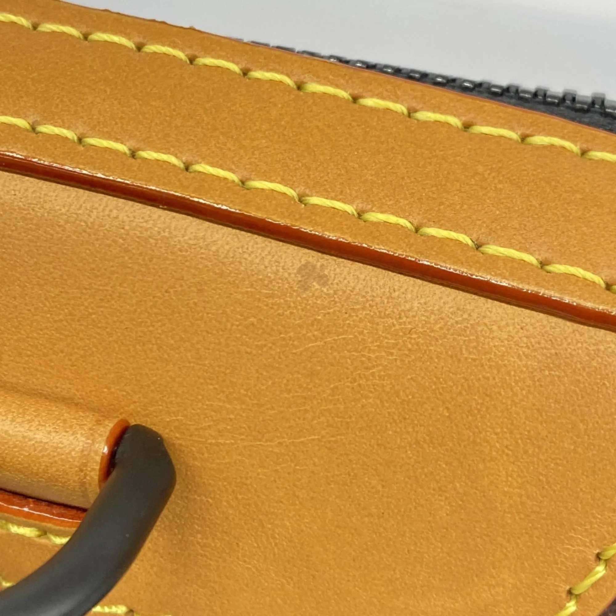 Louis Vuitton Shoulder Bag (Pre-Owned)