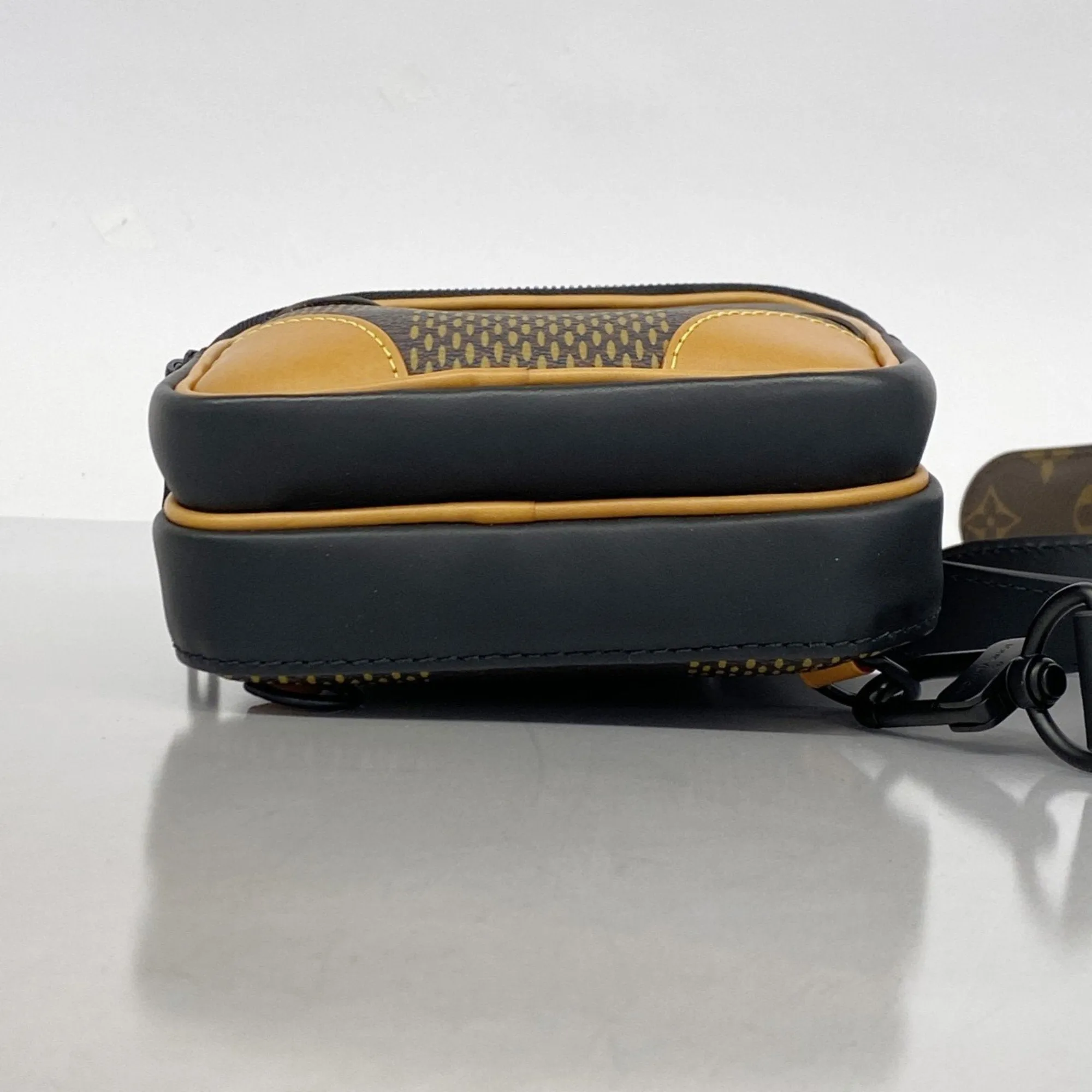 Louis Vuitton Shoulder Bag (Pre-Owned)