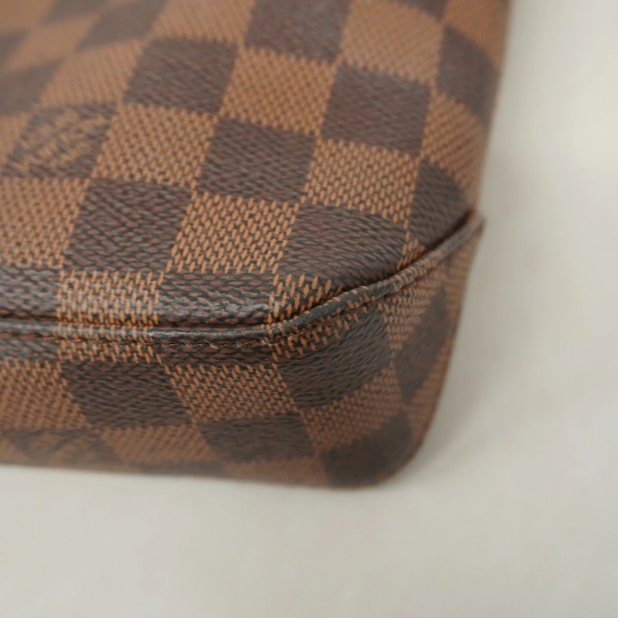 Louis Vuitton Shoulder Bag (Pre-Owned)
