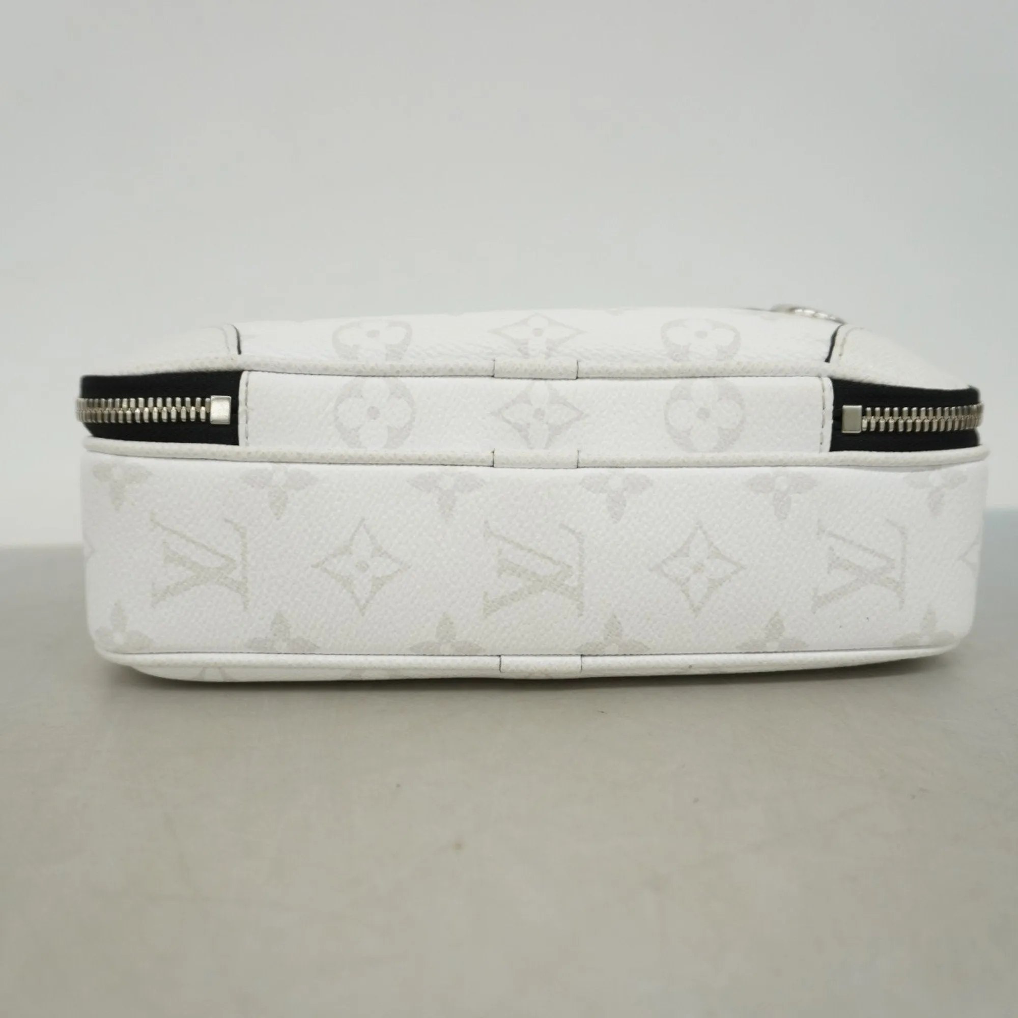 Louis Vuitton Shoulder Bag (Pre-Owned)