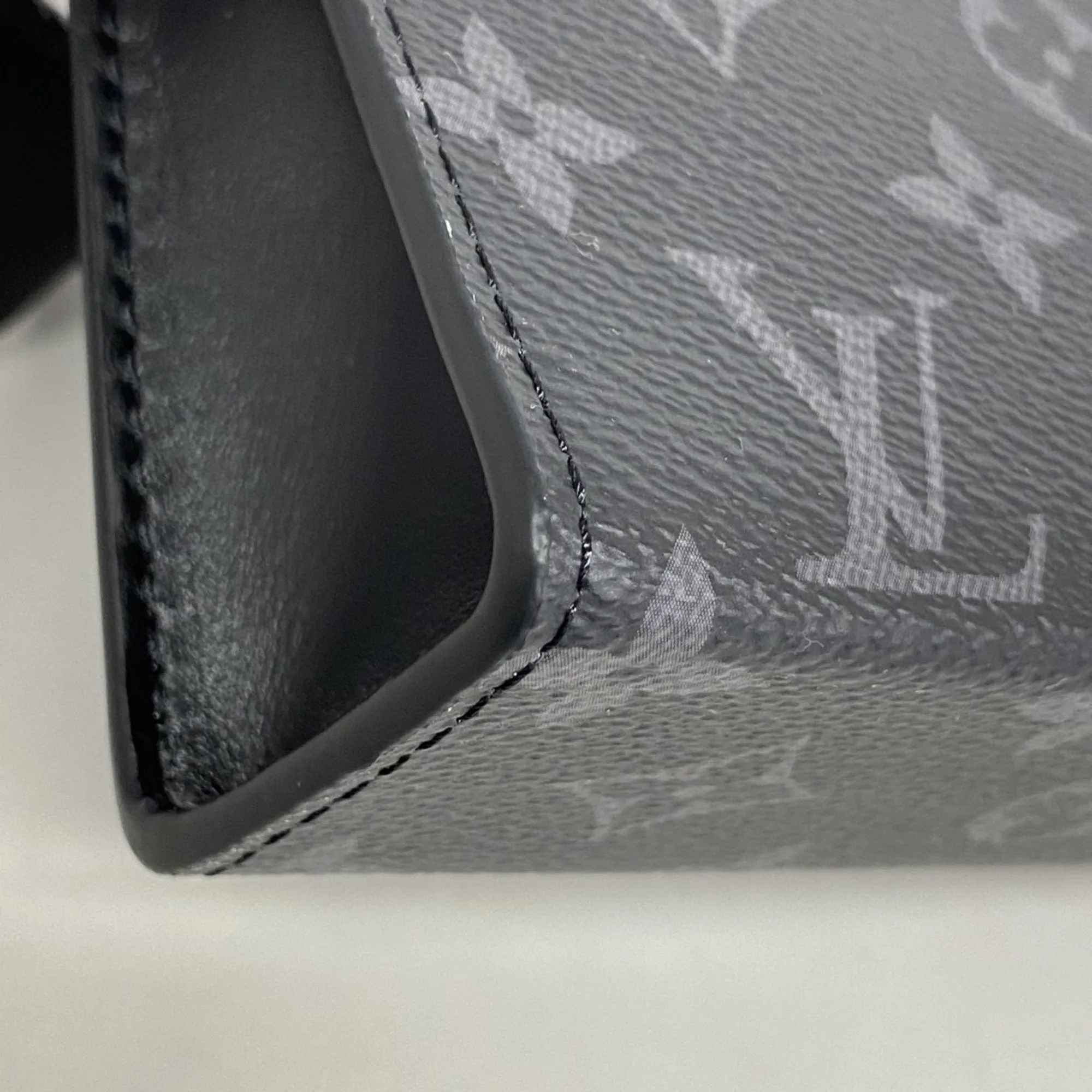 Louis Vuitton  Shoulder Bag (Pre-Owned)