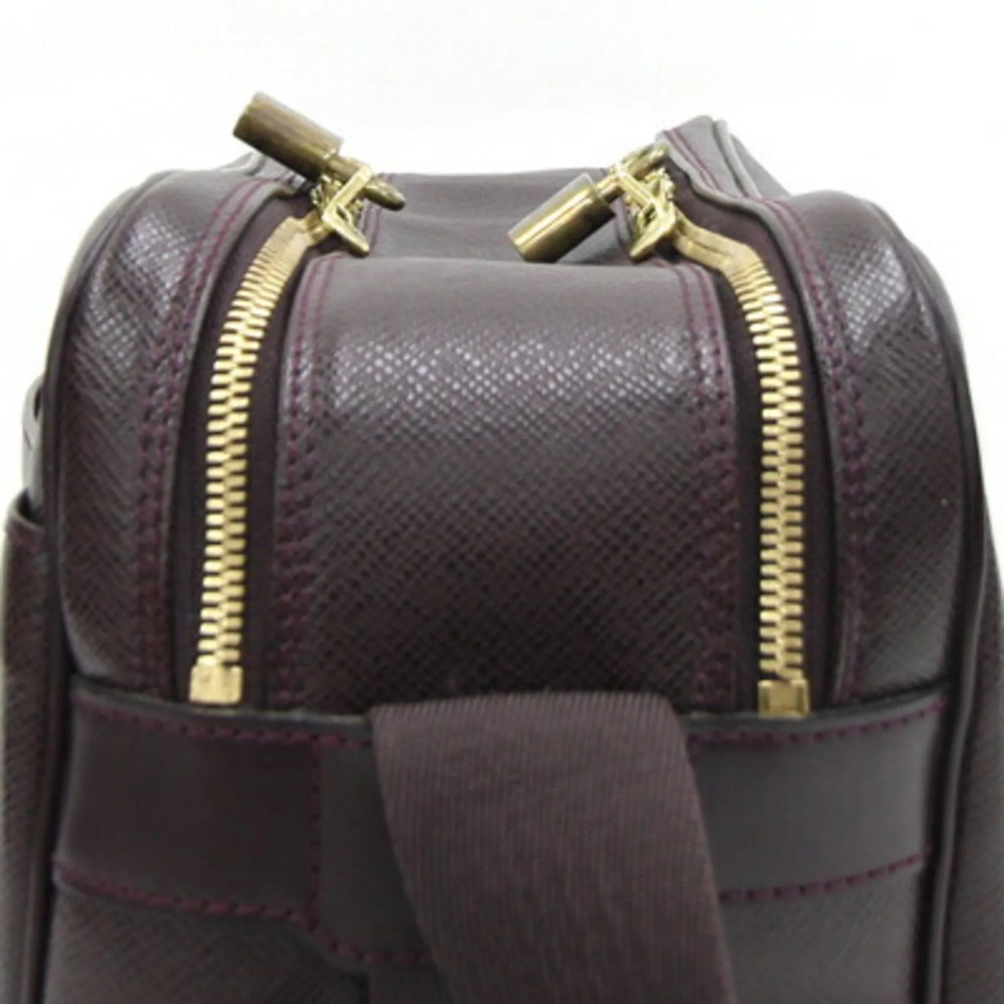 Louis Vuitton Taiga Leather Shoulder Bag (Pre-Owned)