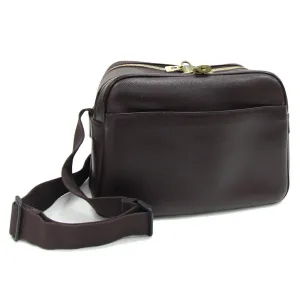 Louis Vuitton Taiga Leather Shoulder Bag (Pre-Owned)