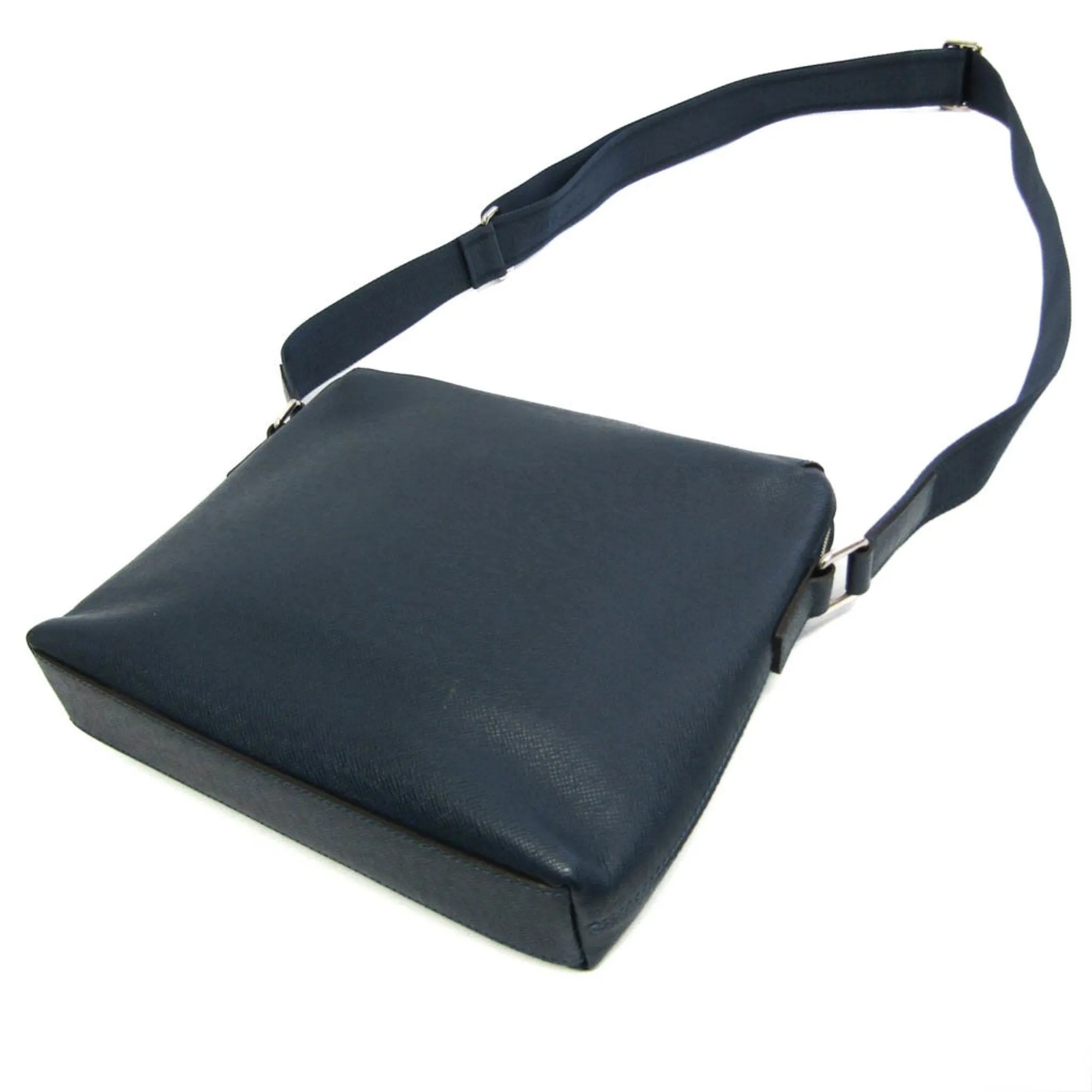 Louis Vuitton Taiga Taiga Leather Shoulder Bag (Pre-Owned)