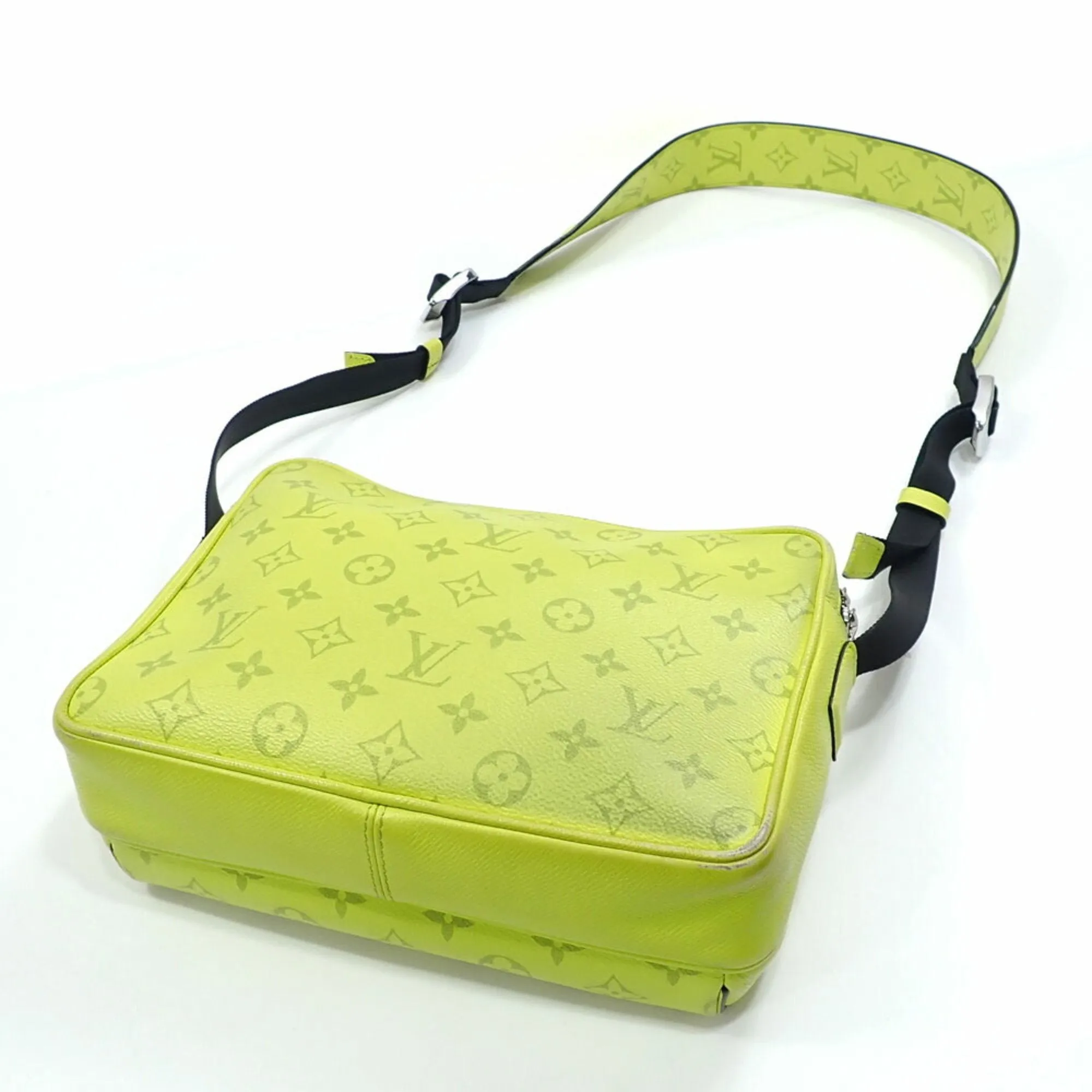 Louis Vuitton Taigarama Shoulder Bag (Pre-Owned)