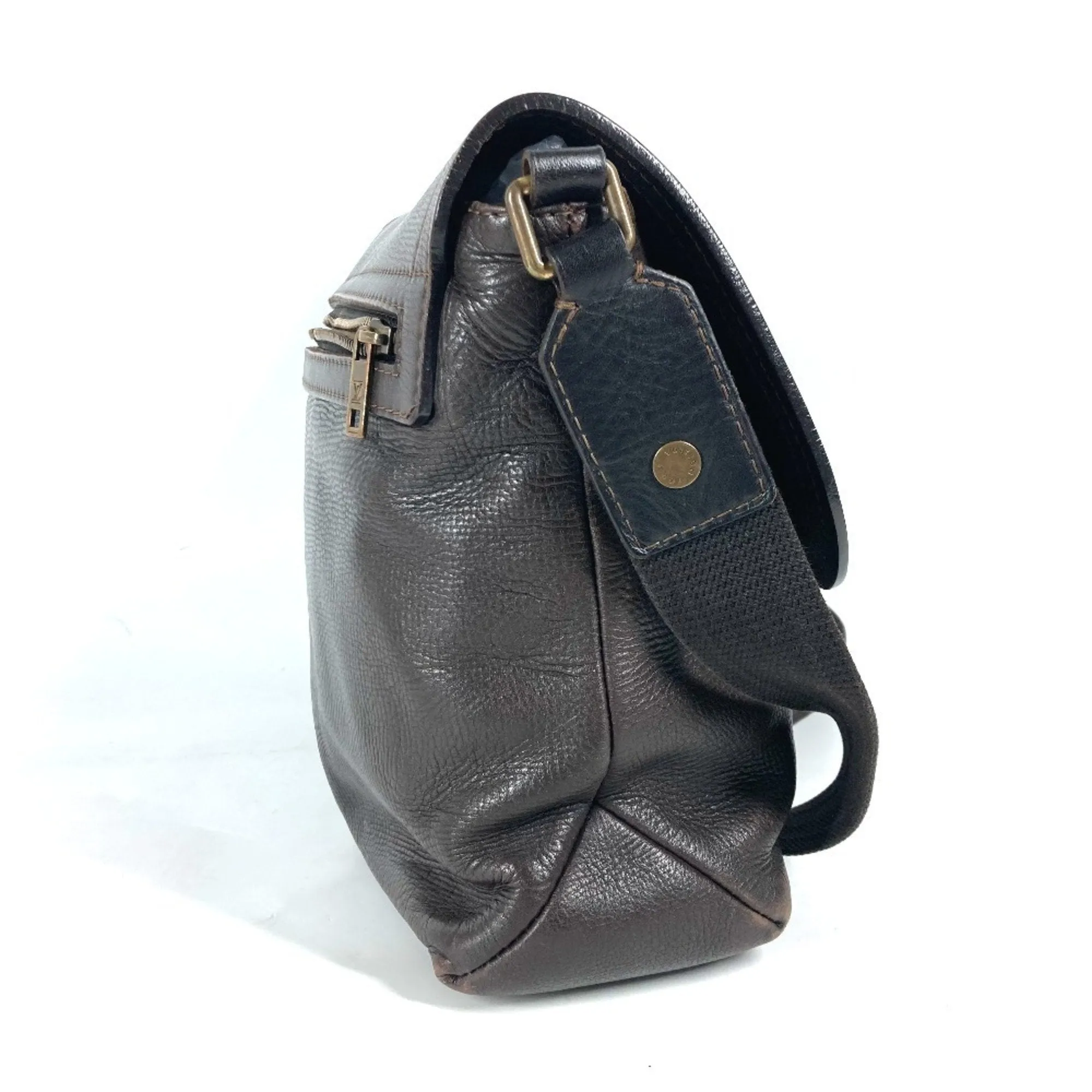 Louis Vuitton Utah Leather Messenger Bag Shoulder Bag (Pre-Owned)