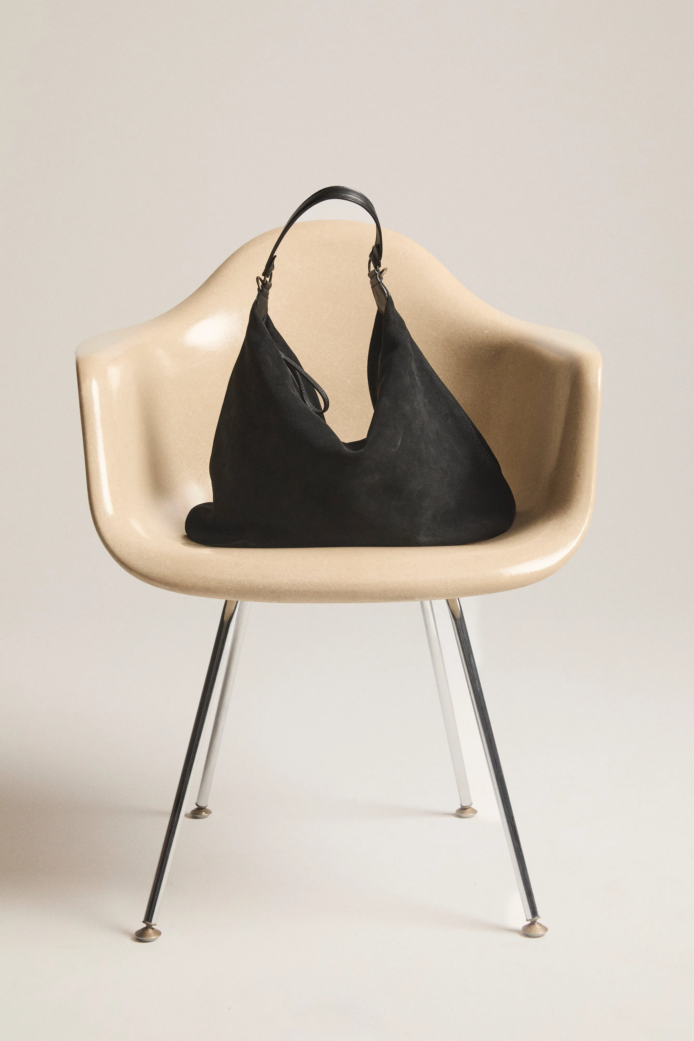 Maurice Hobo - Suede Black
