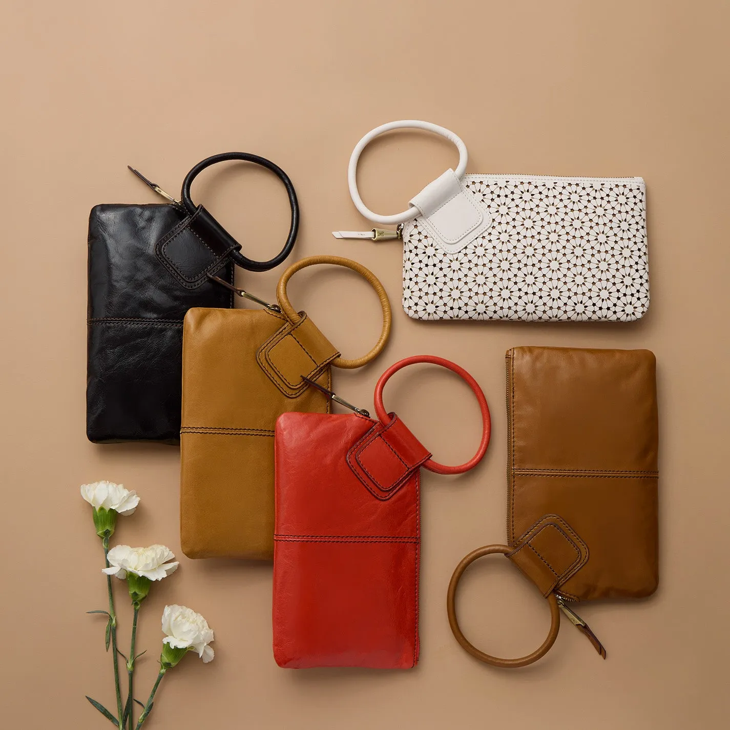 Sable Wristlet In Polished Leather - Natural