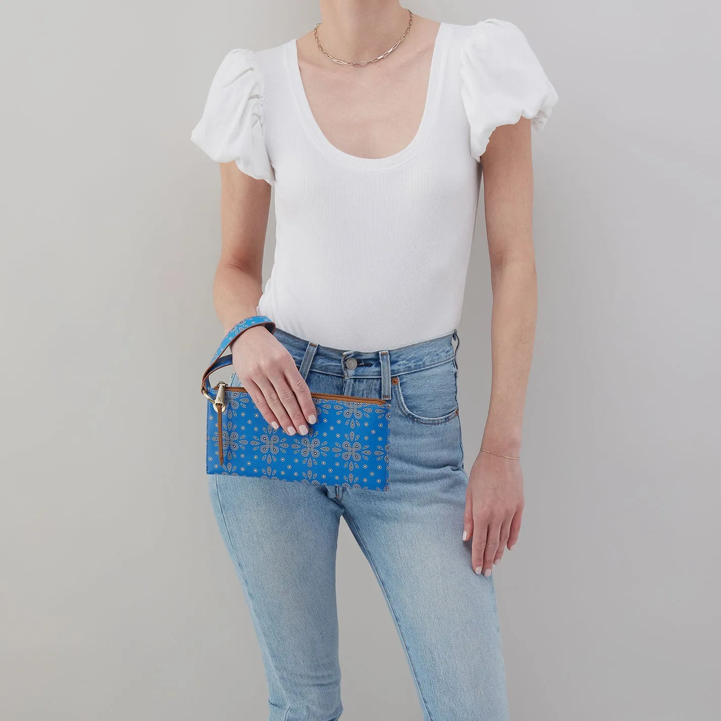 Vida Wristlet In Coated Canvas - Blue Journey Bandana