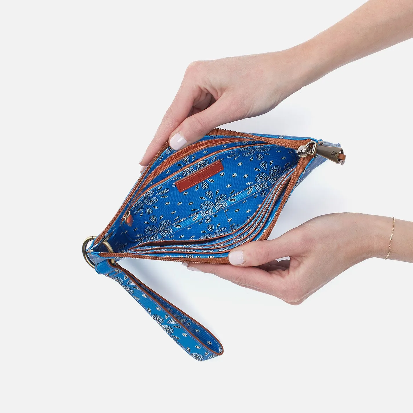 Vida Wristlet In Coated Canvas - Blue Journey Bandana