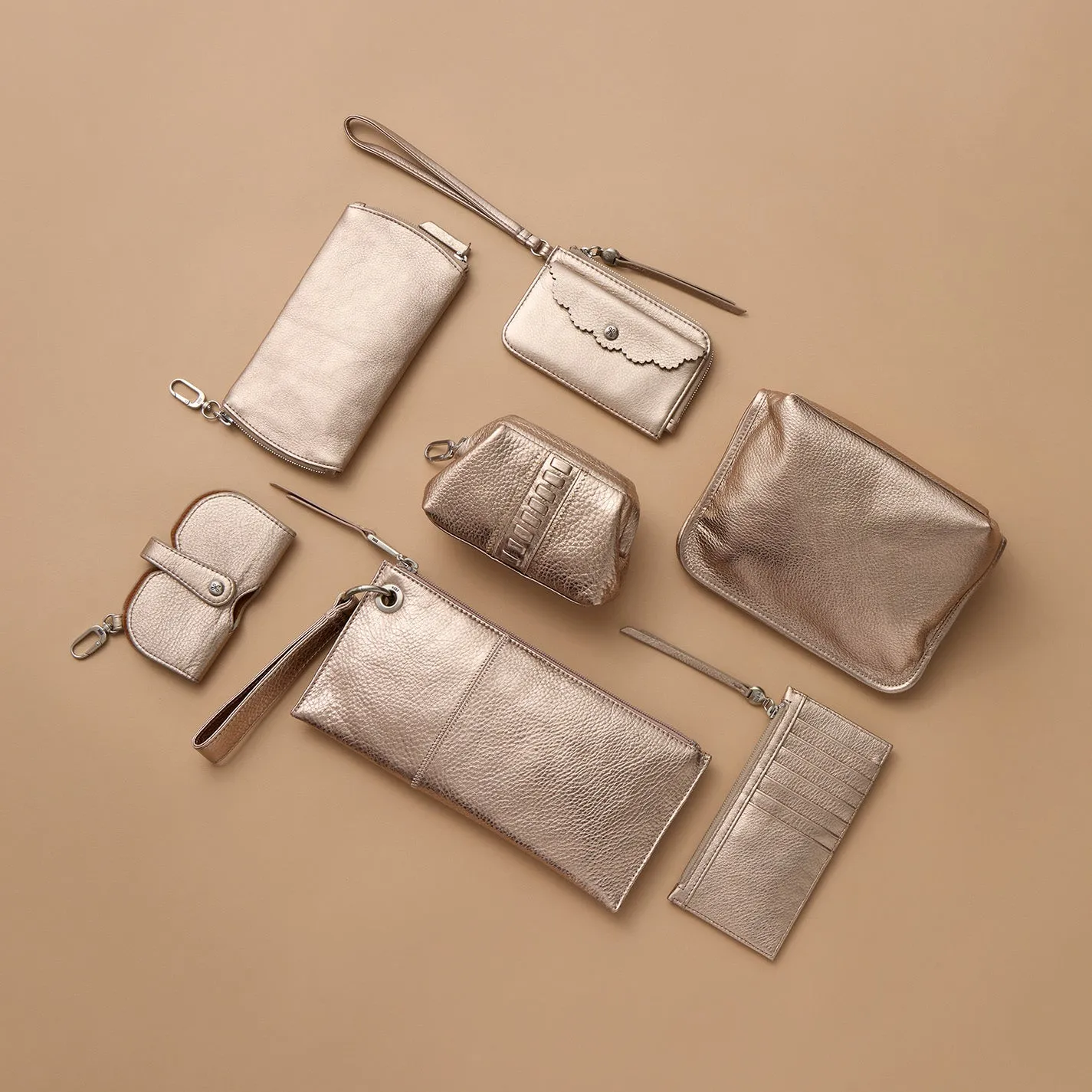 Vida Wristlet In Metallic Leather - Cameo Quartz