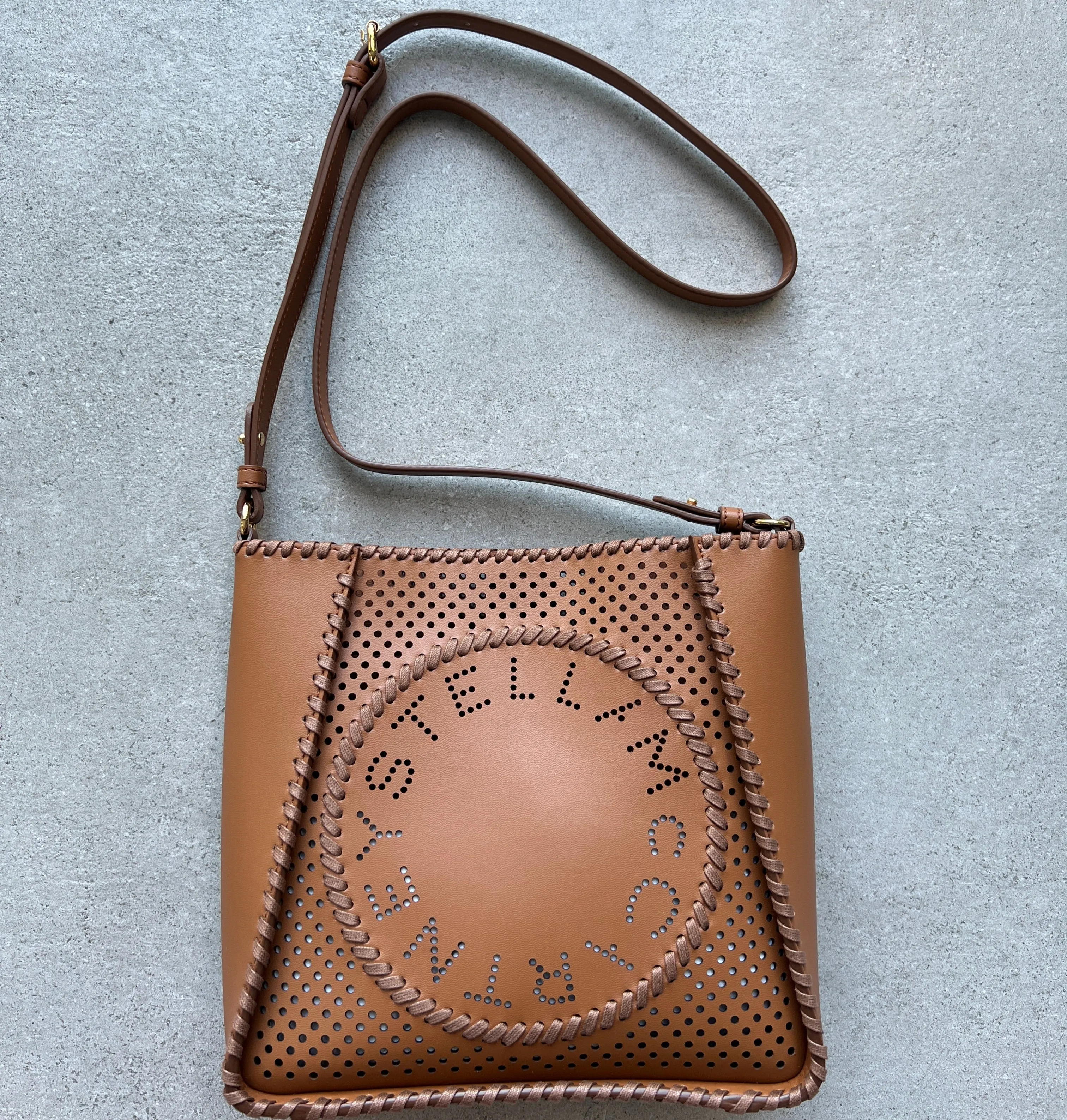 Logo Hobo Perforated, Cuoio