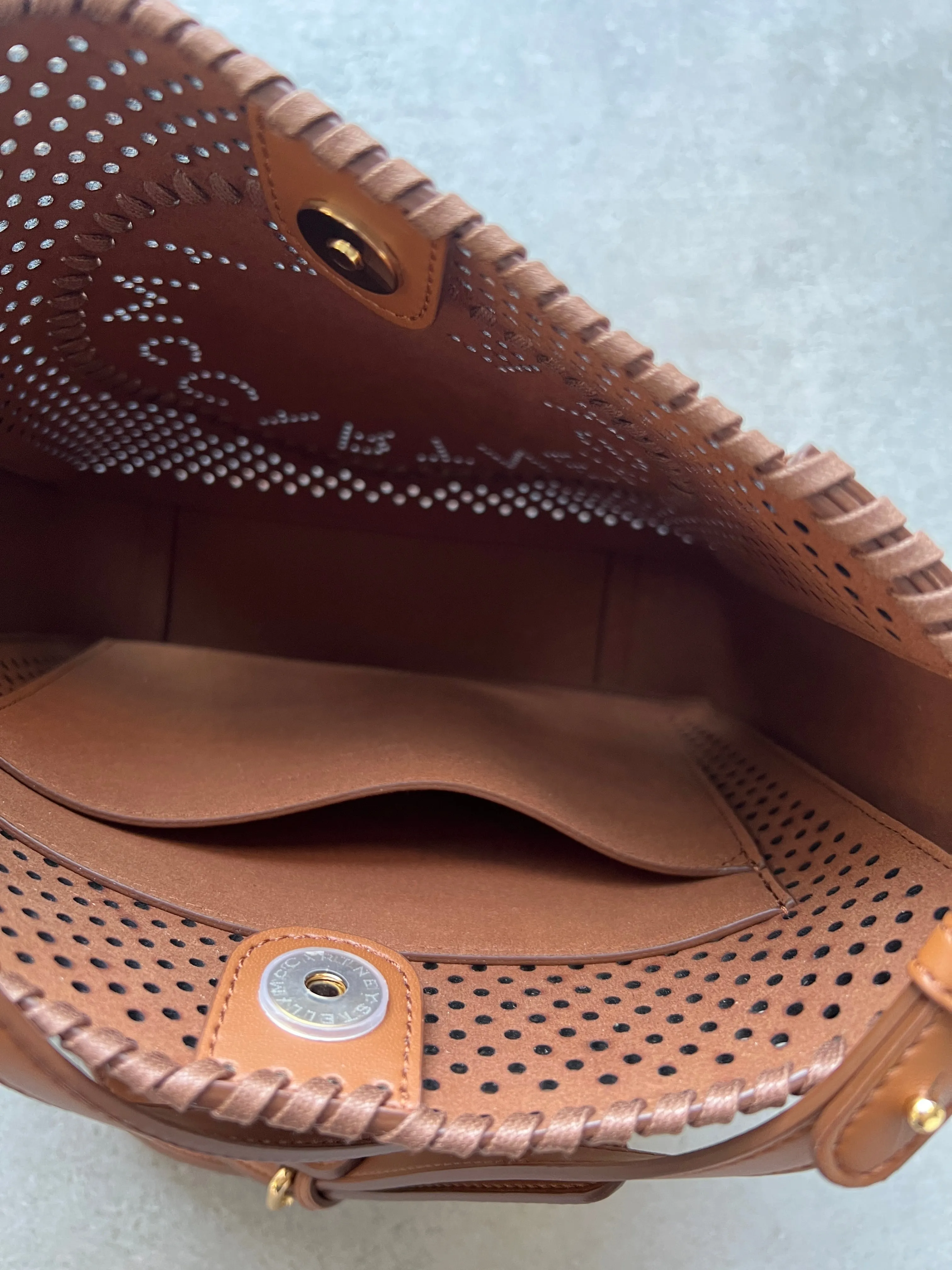 Logo Hobo Perforated, Cuoio