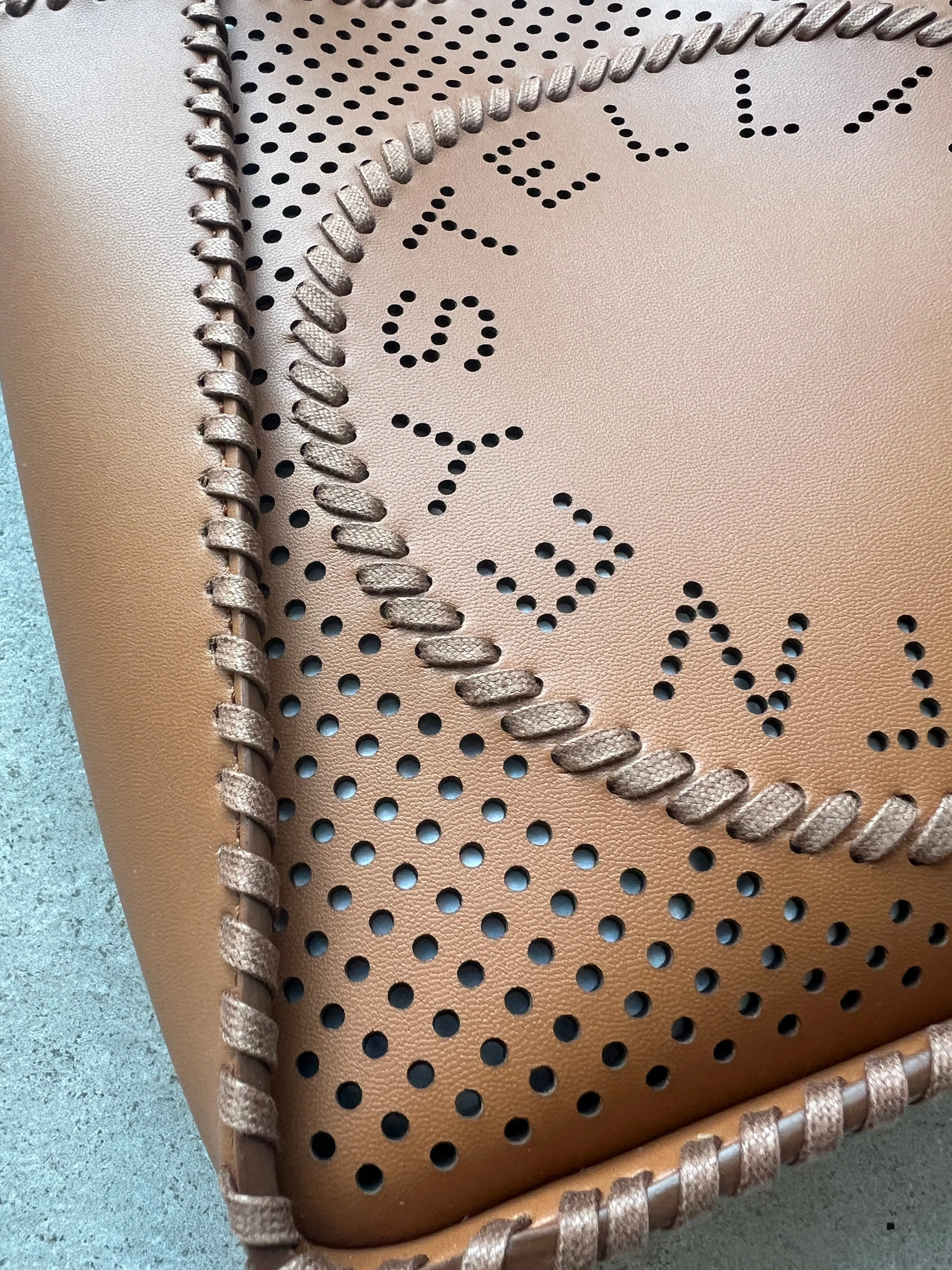 Logo Hobo Perforated, Cuoio