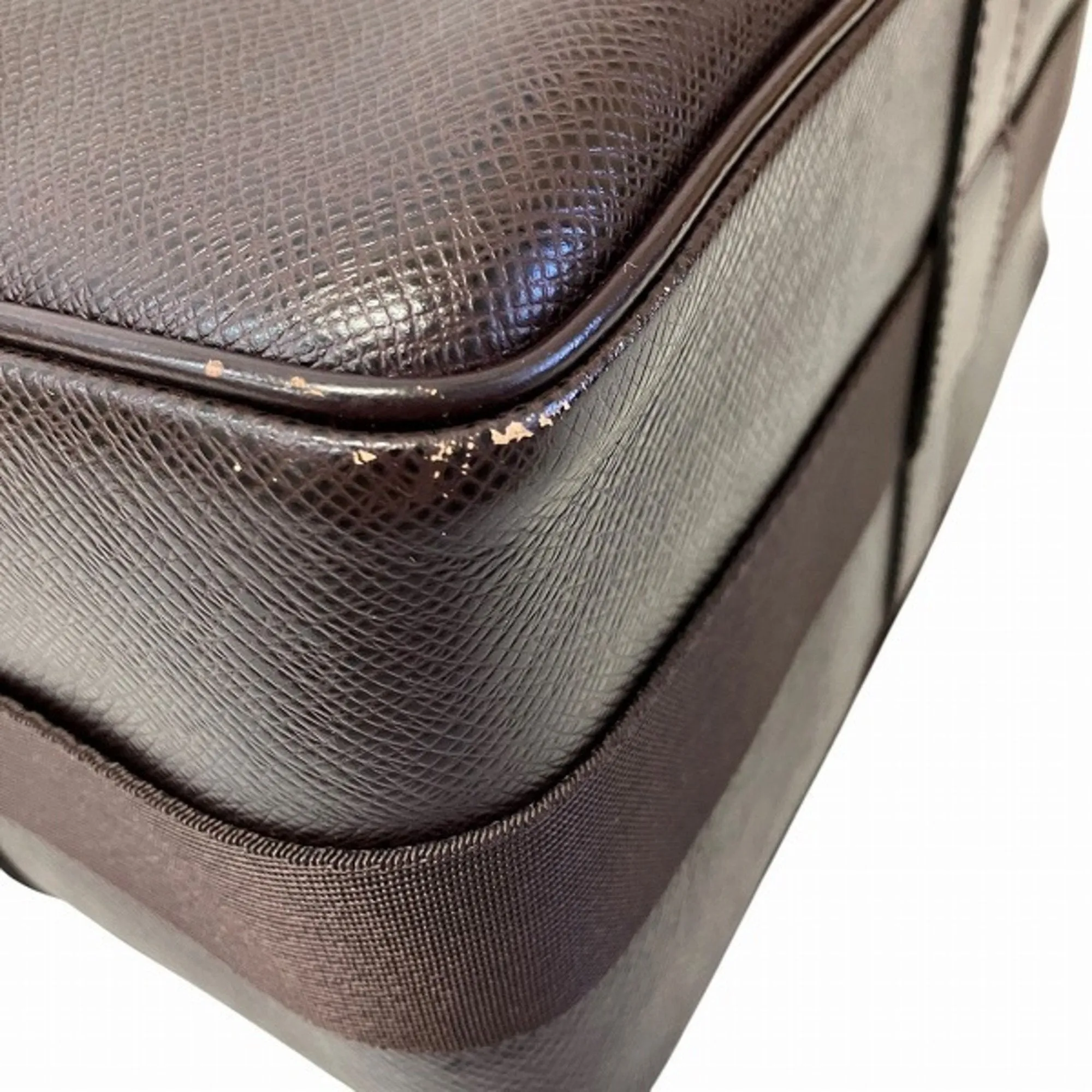 Louis Vuitton Taiga Leather Shoulder Bag (Pre-Owned)