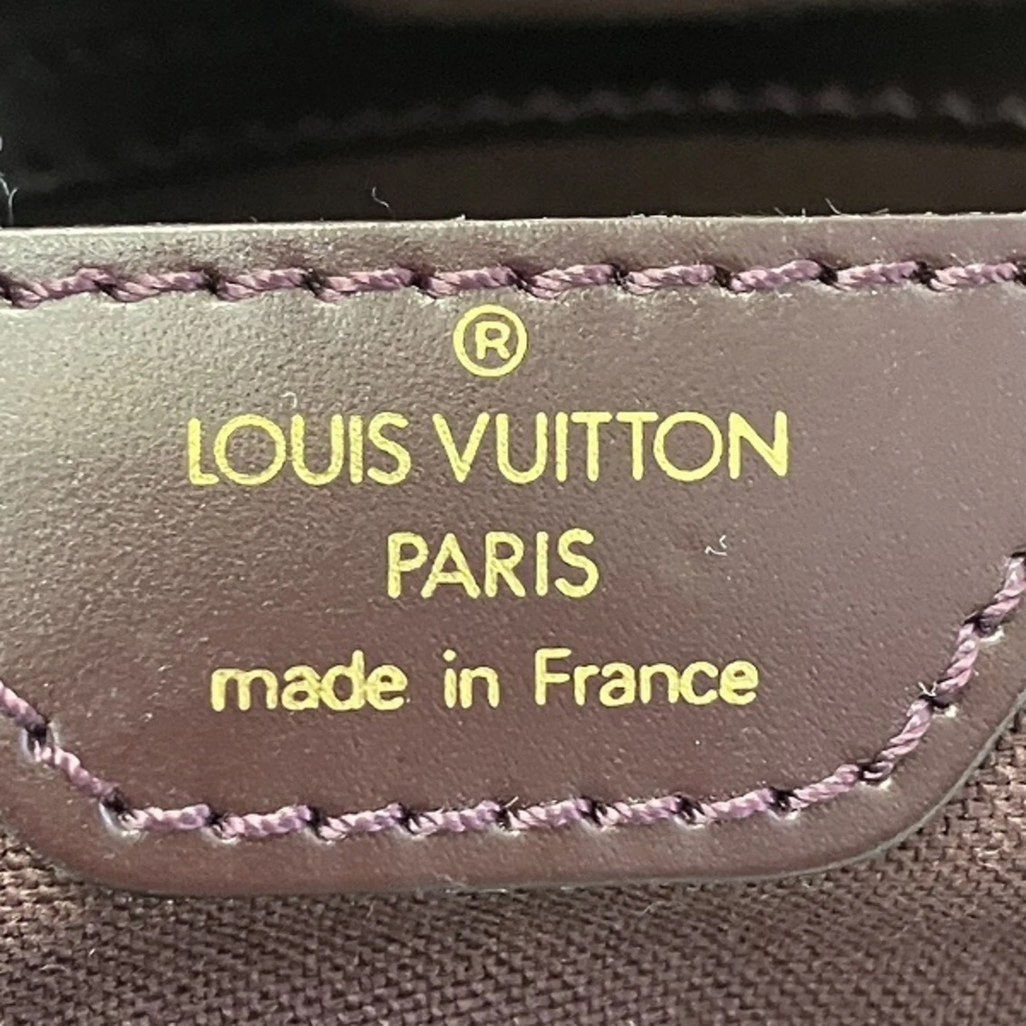 Louis Vuitton Taiga Leather Shoulder Bag (Pre-Owned)